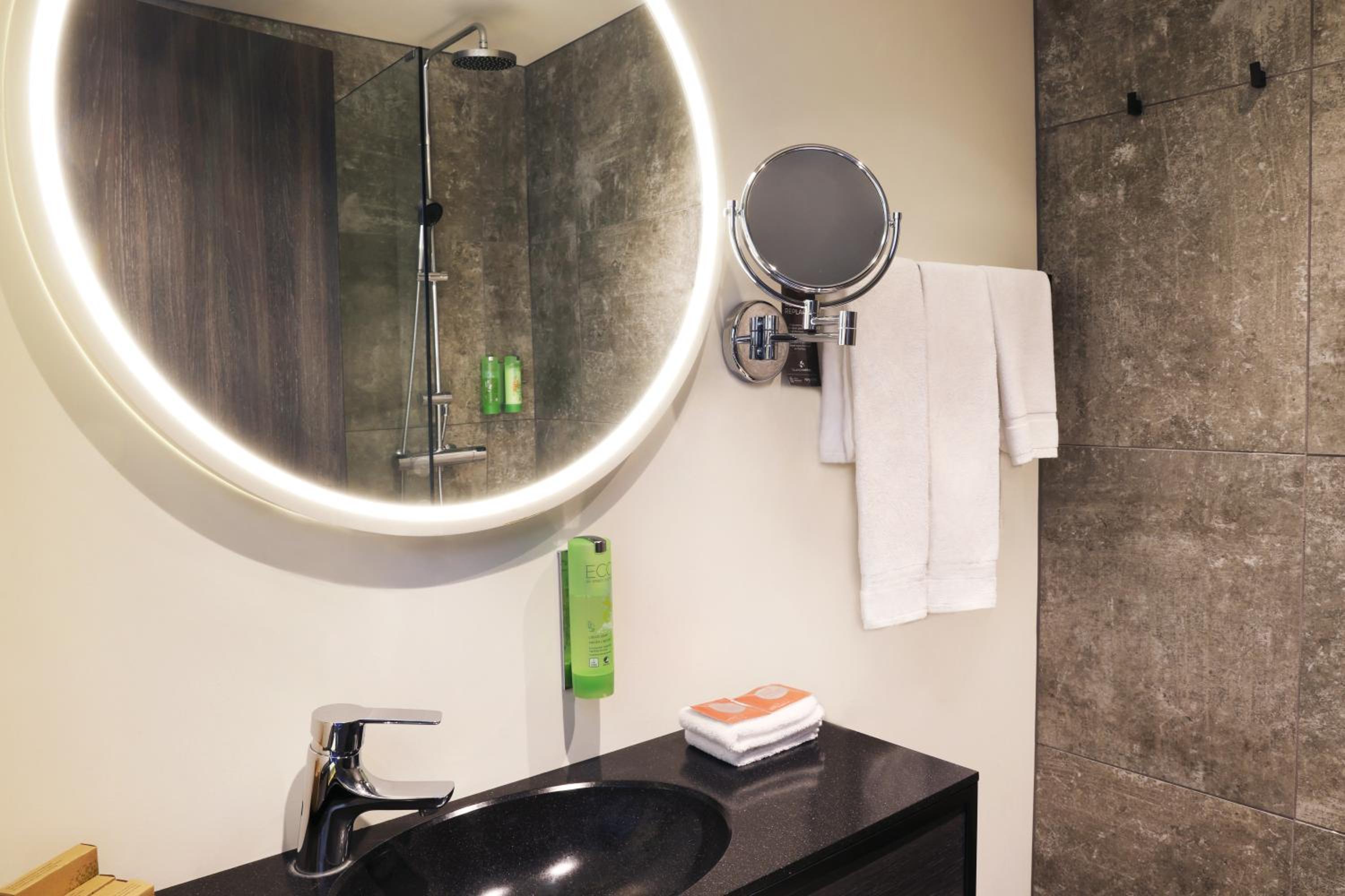 Standard Double or Twin Room - Photo 5