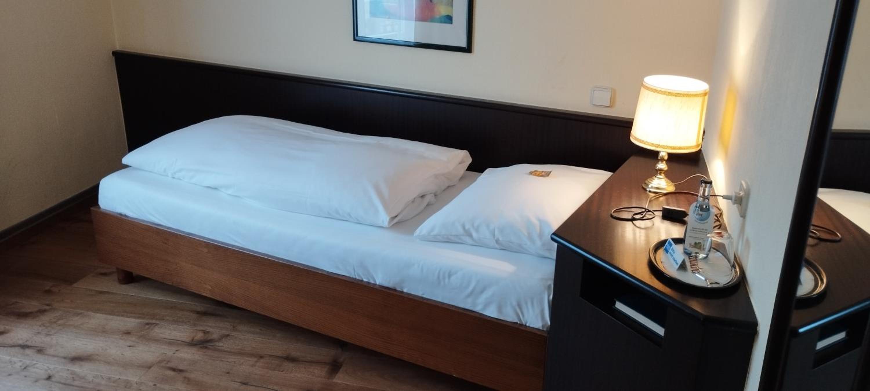 Single Room with Bathroom photo 3