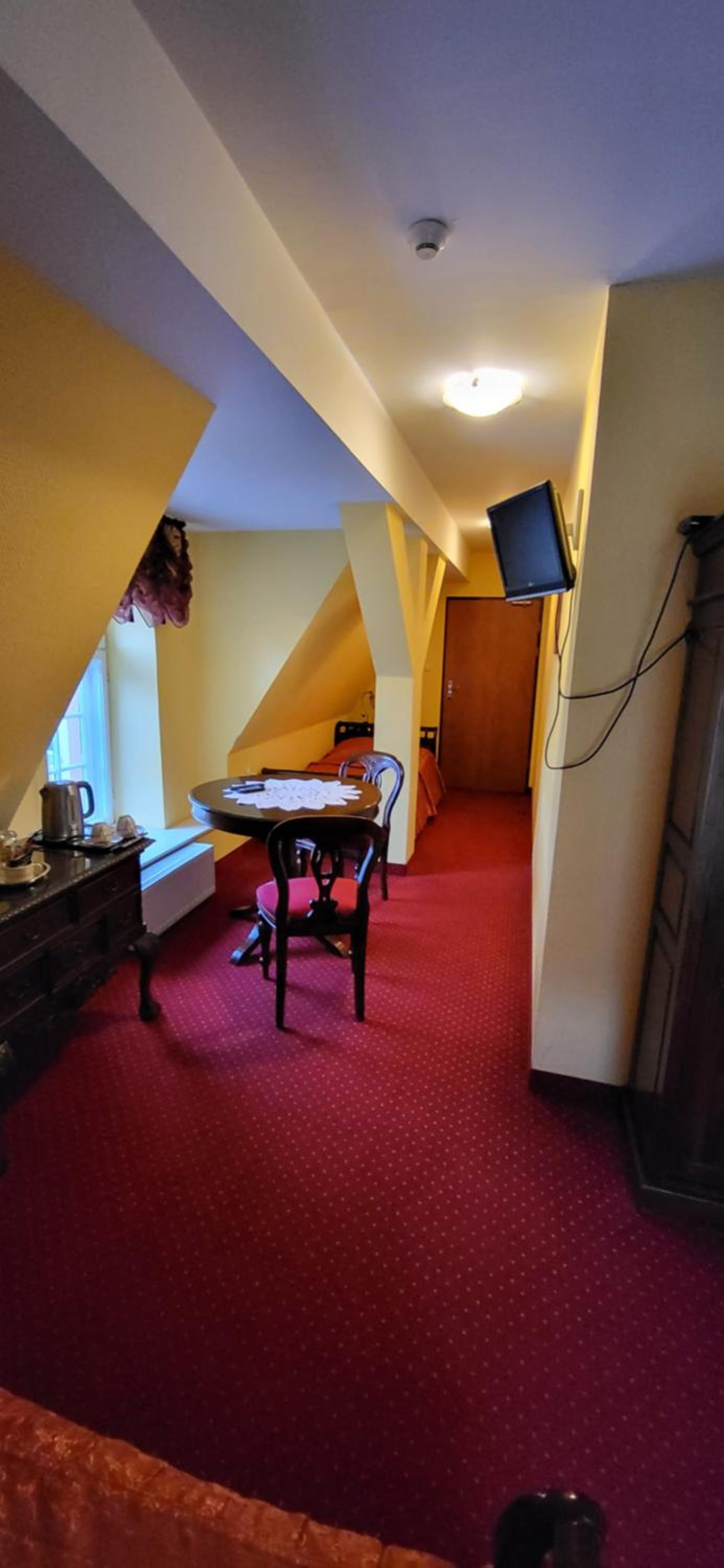 Economy Twin Room - Photo 36