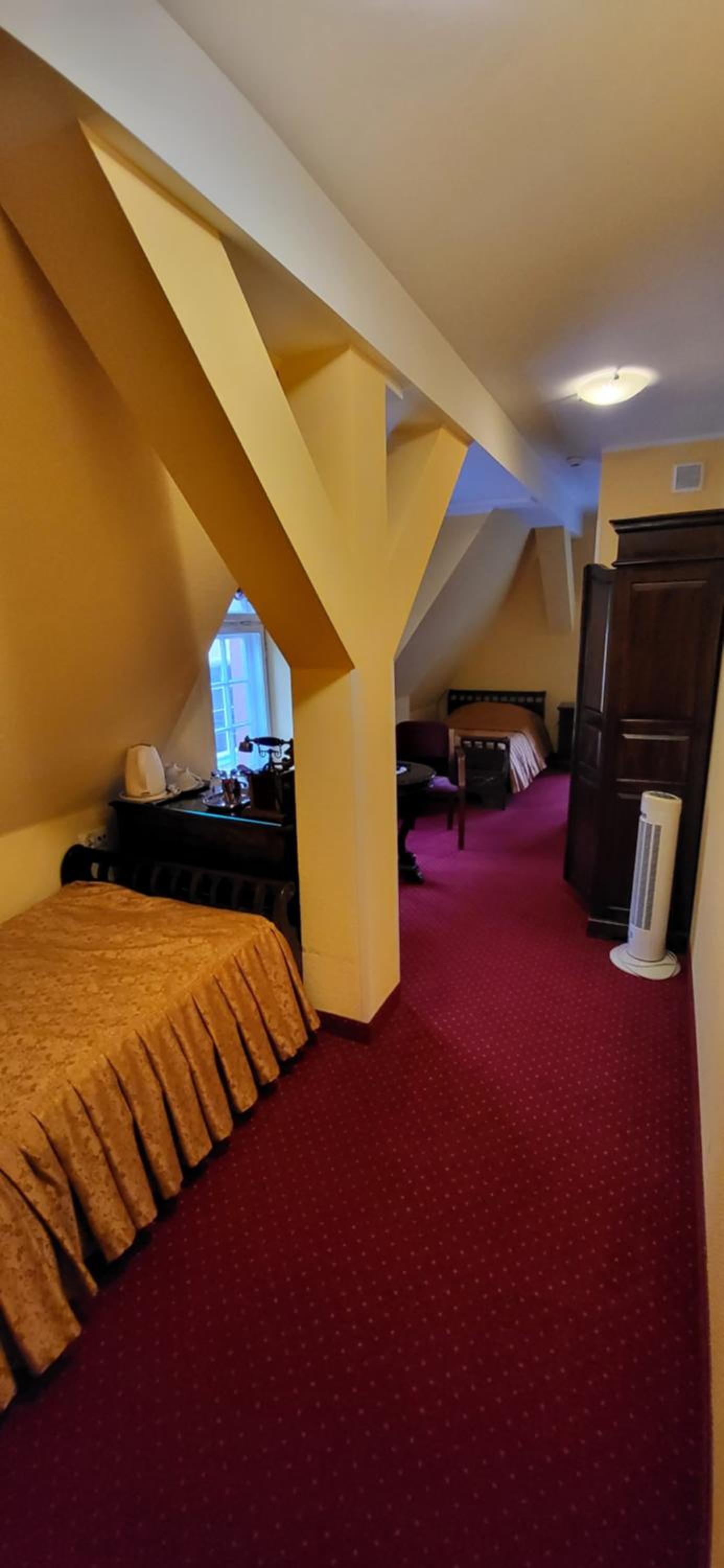 Economy Twin Room - Photo 15