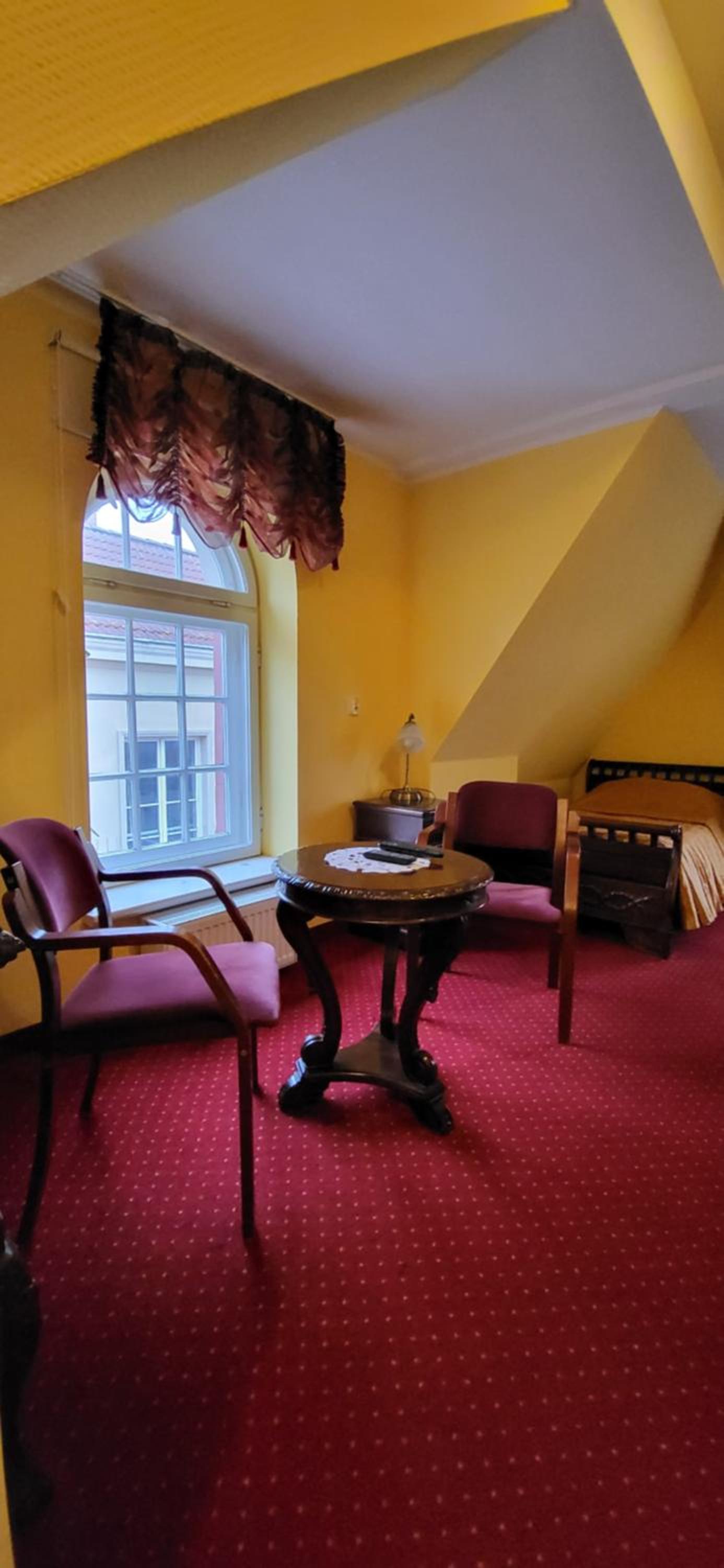 Economy Twin Room - Photo 11