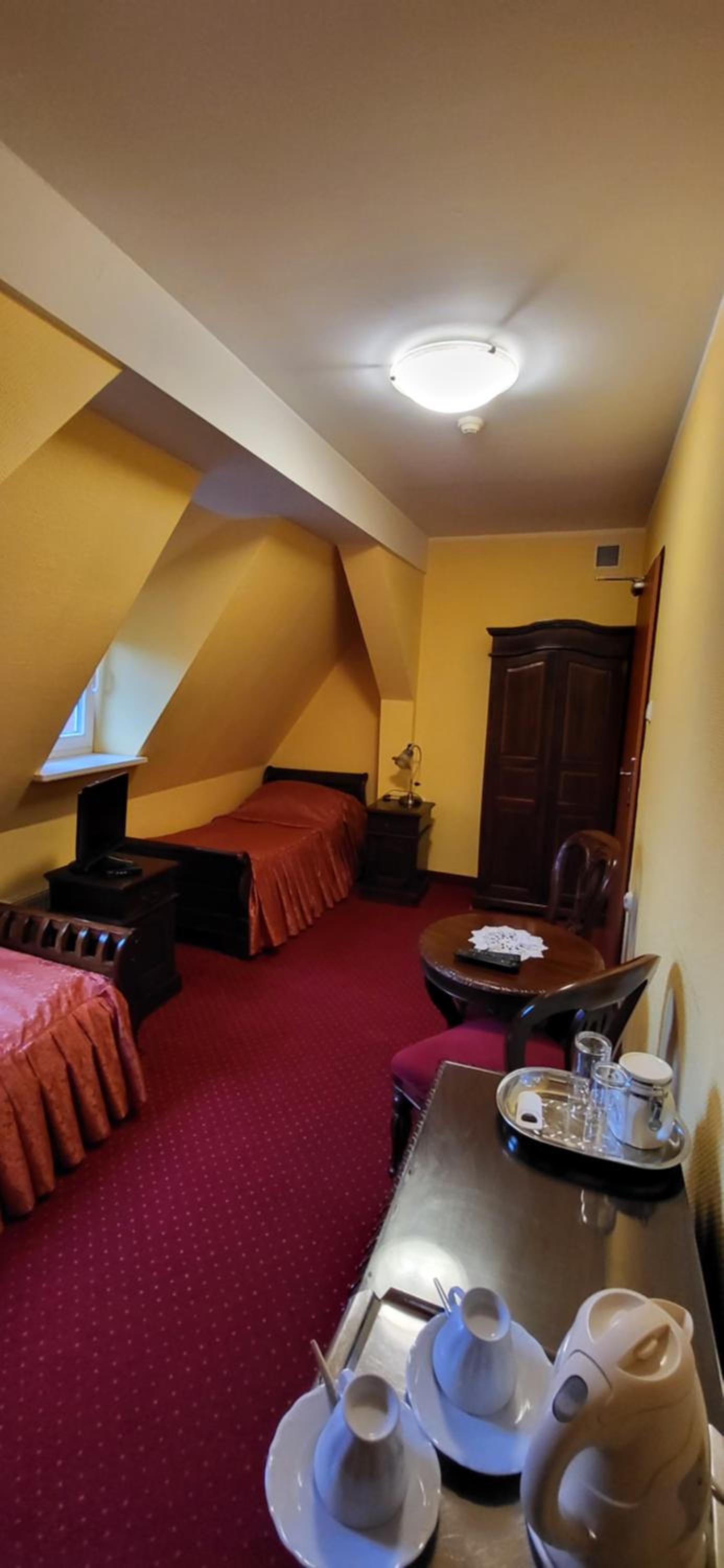 Economy Twin Room - Photo 23