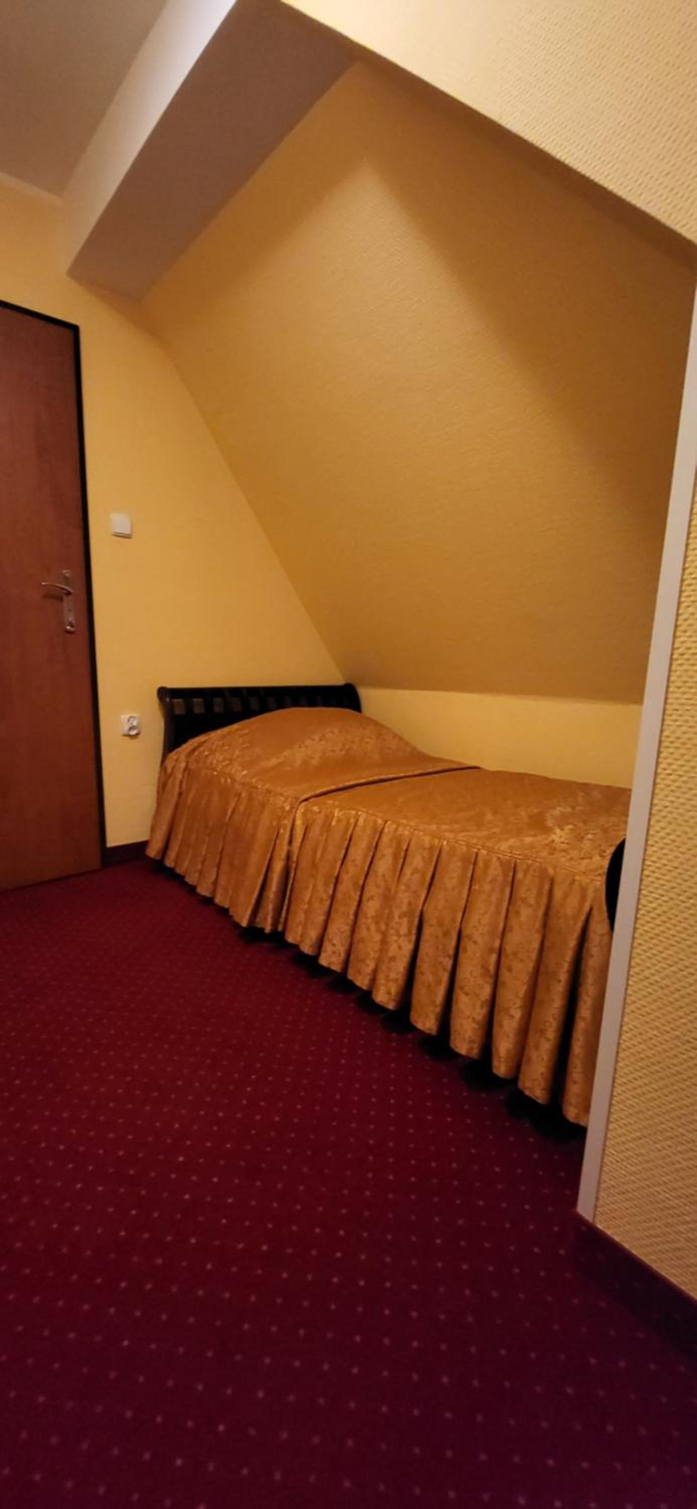 Economy Twin Room - Photo 20