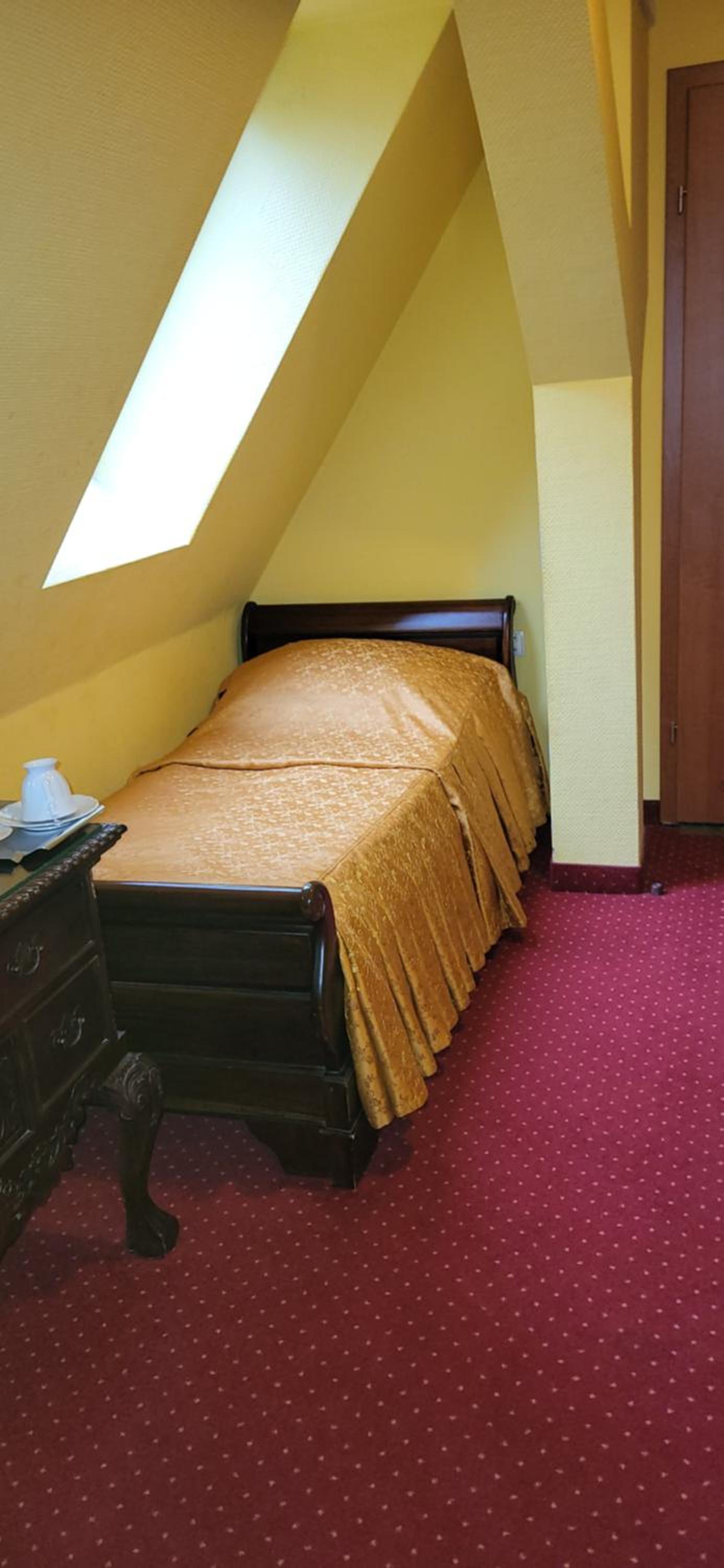 Economy Twin Room - Photo 2