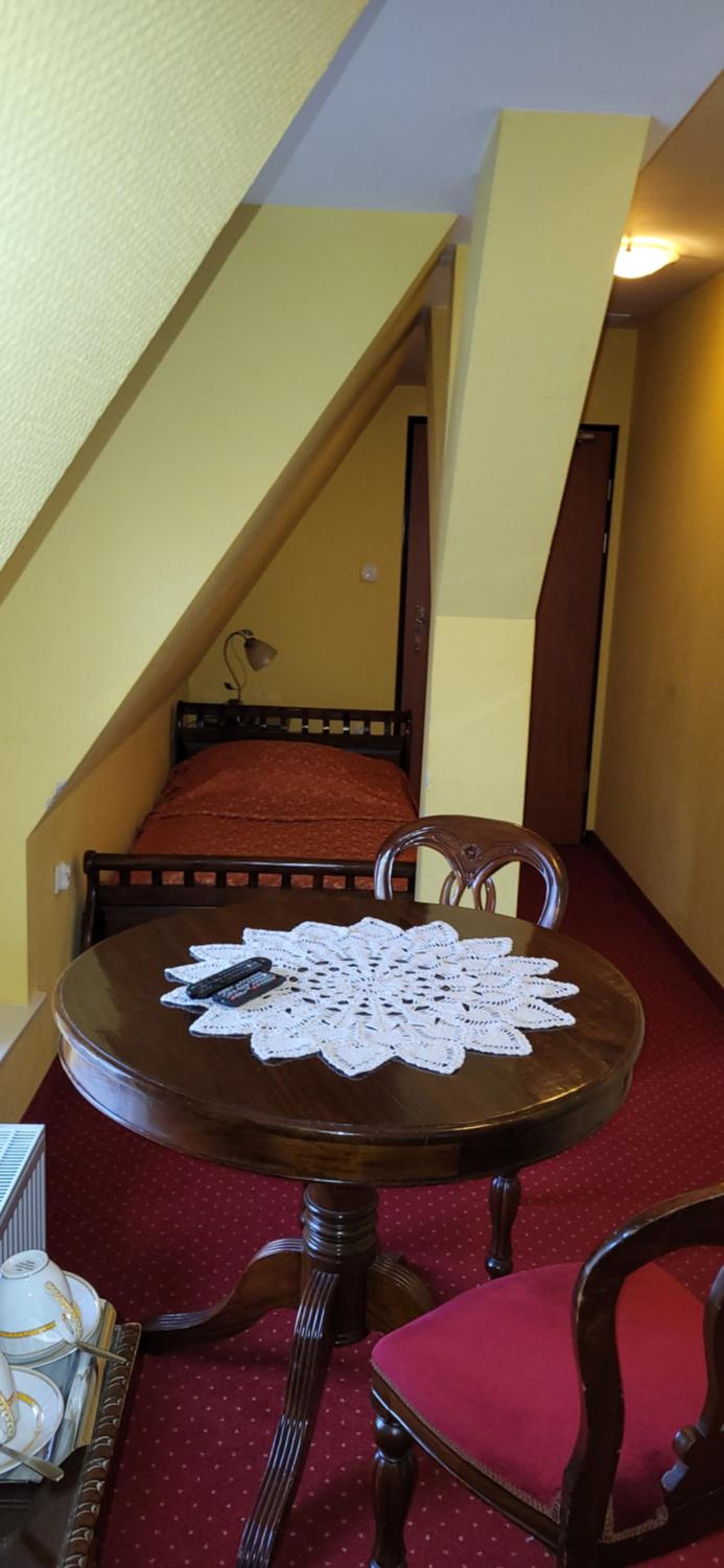 Economy Twin Room - Photo 9