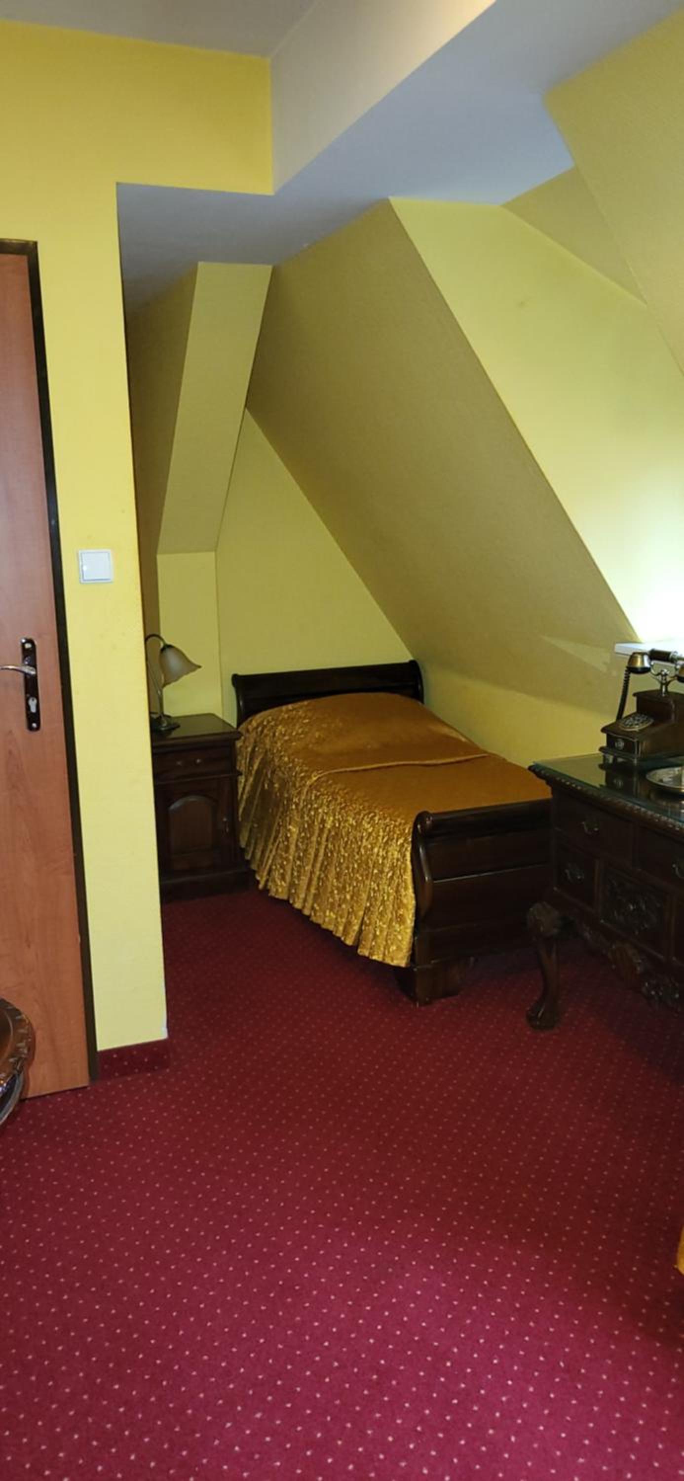 Economy Twin Room - Photo 4