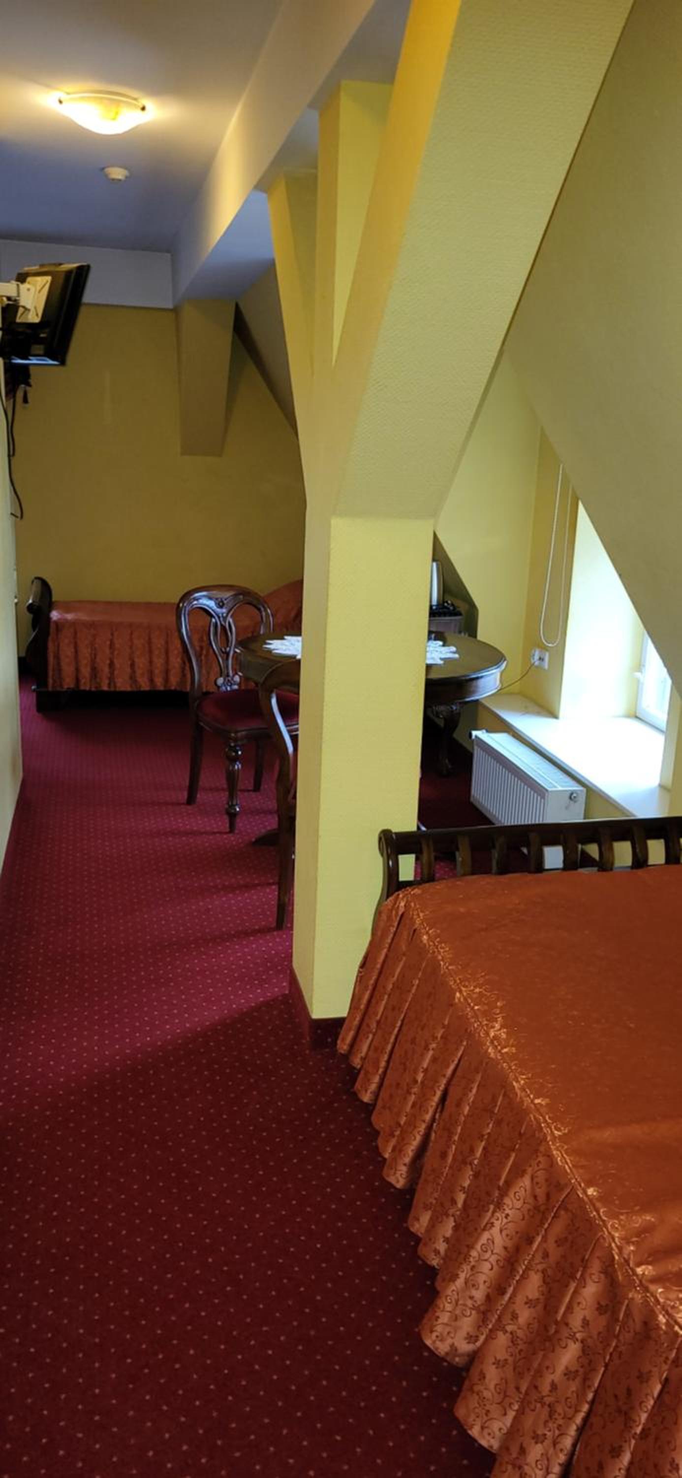 Economy Twin Room - Photo 3