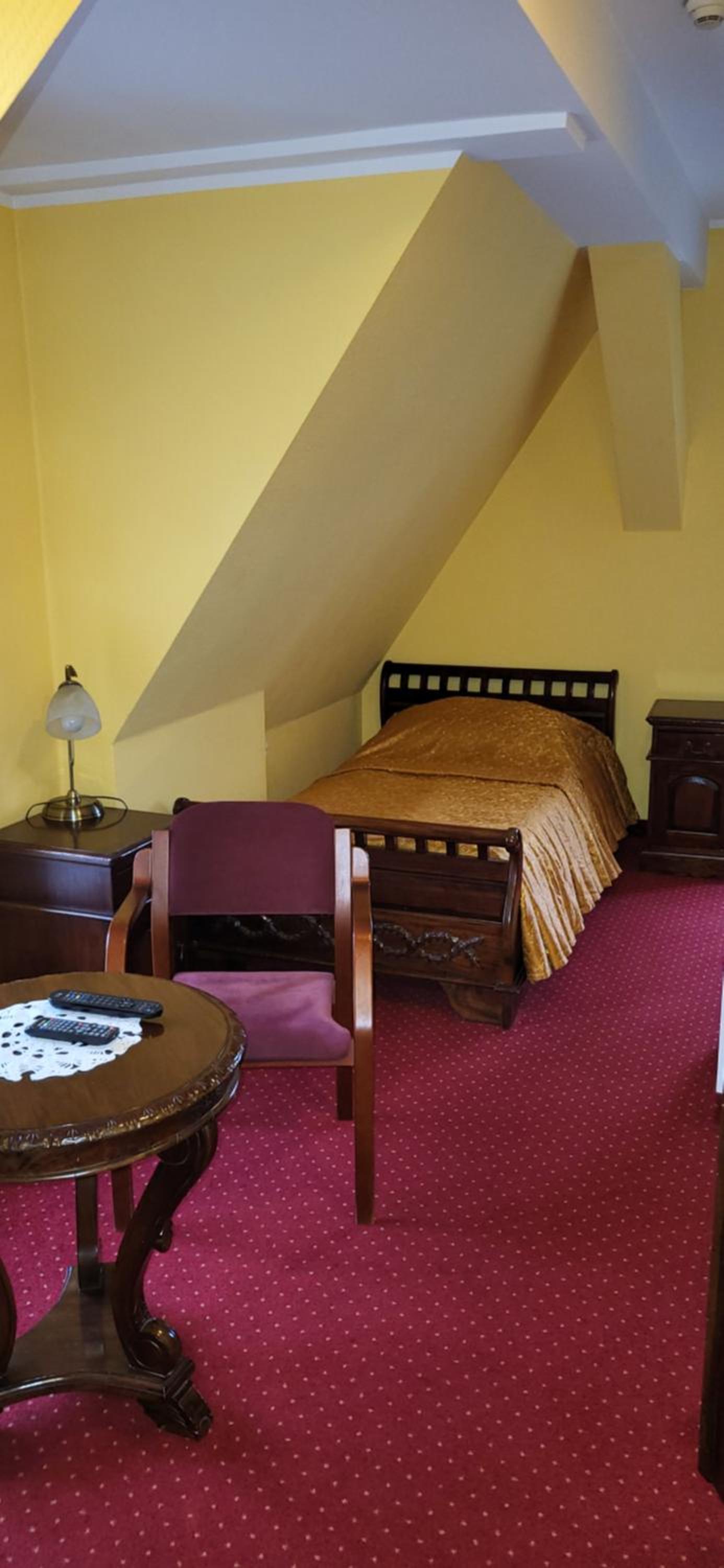 Economy Twin Room - Photo 29
