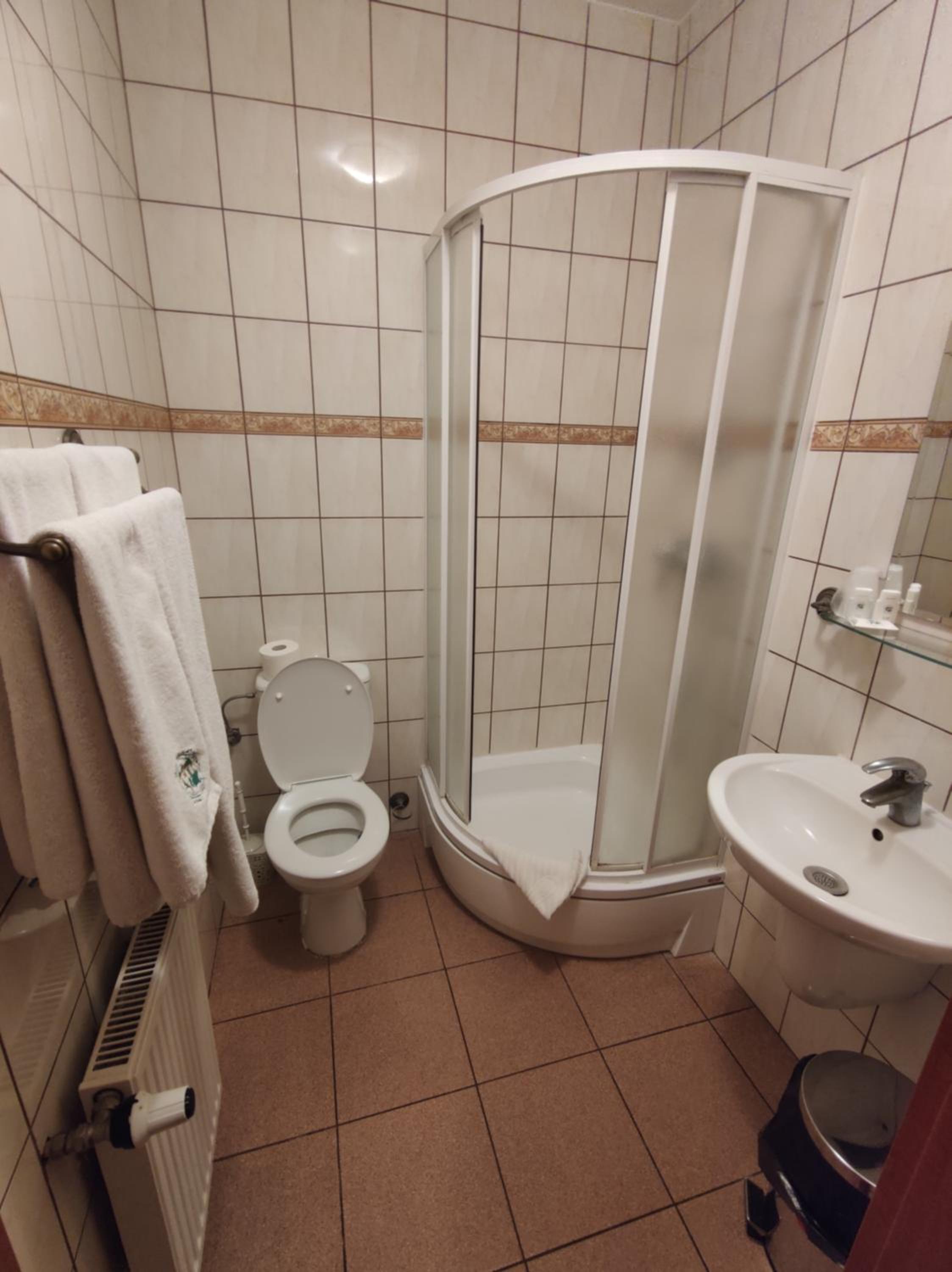 Economy Twin Room - Photo 7