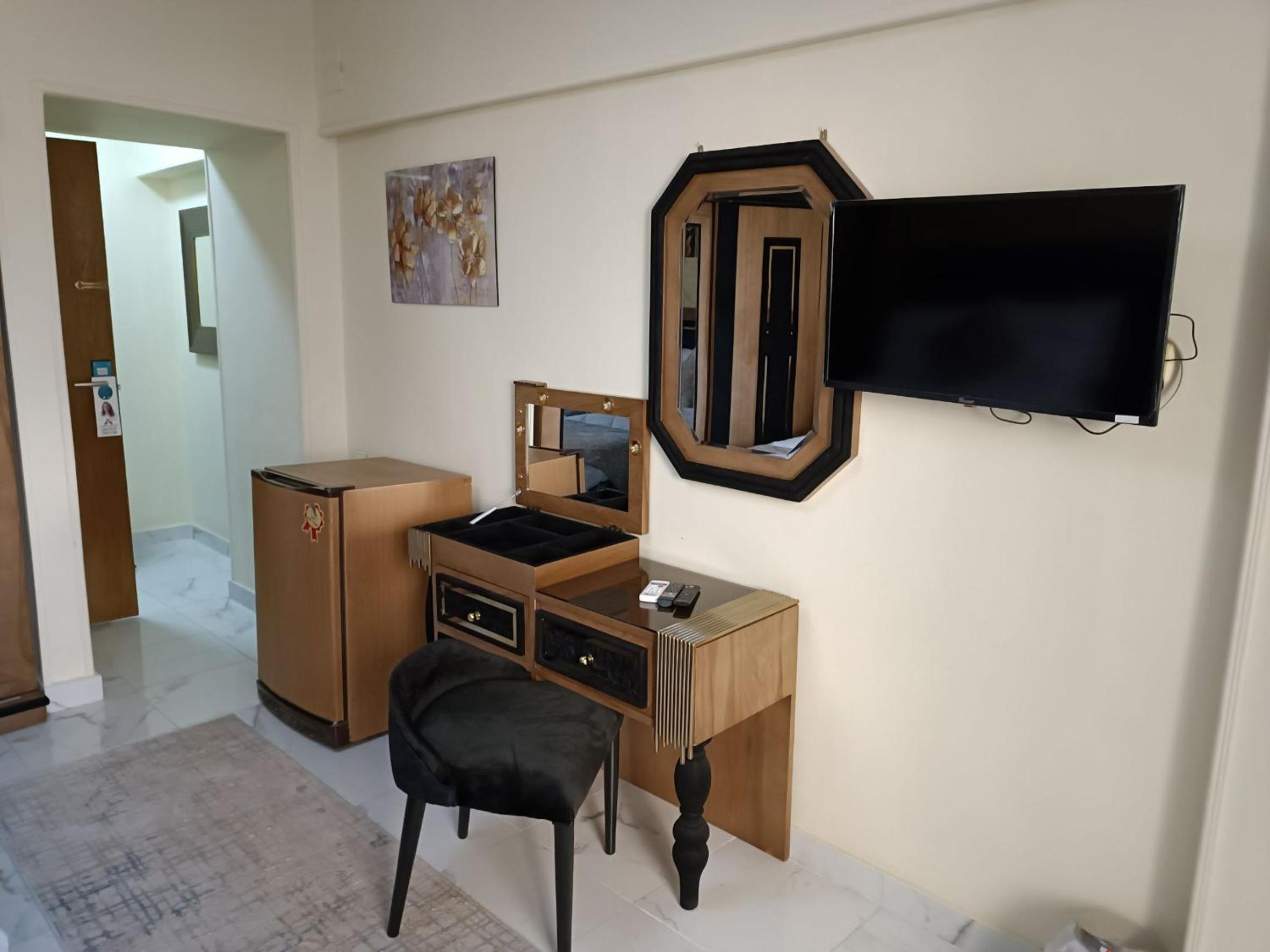 Standard Double or Twin Room - Photo 18