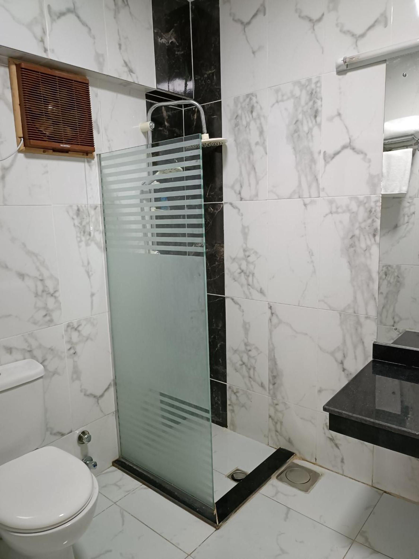 Standard Double or Twin Room - Photo 10