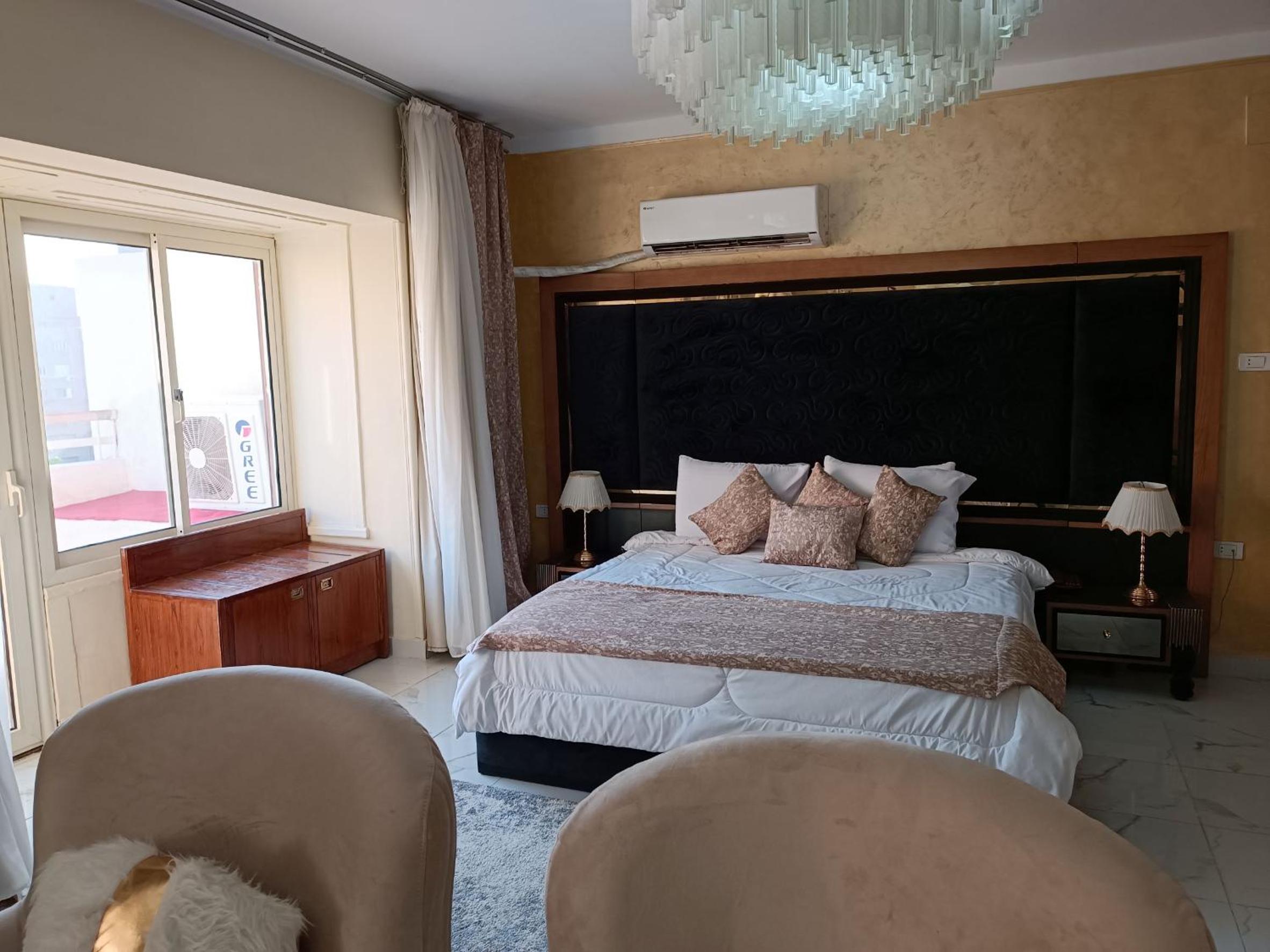 Executive One-Bedroom Suite - Photo 11