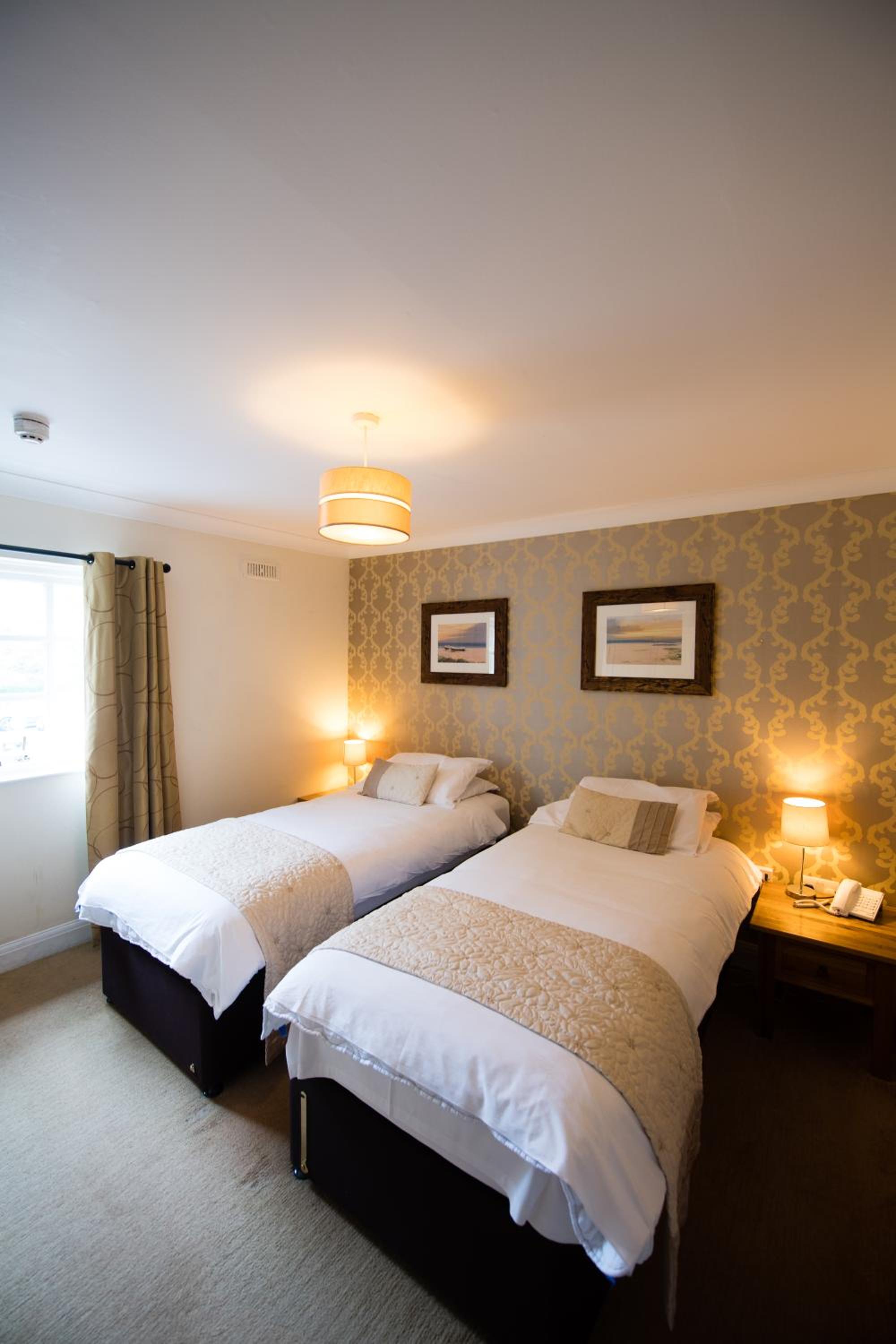Twin Room - Photo 5