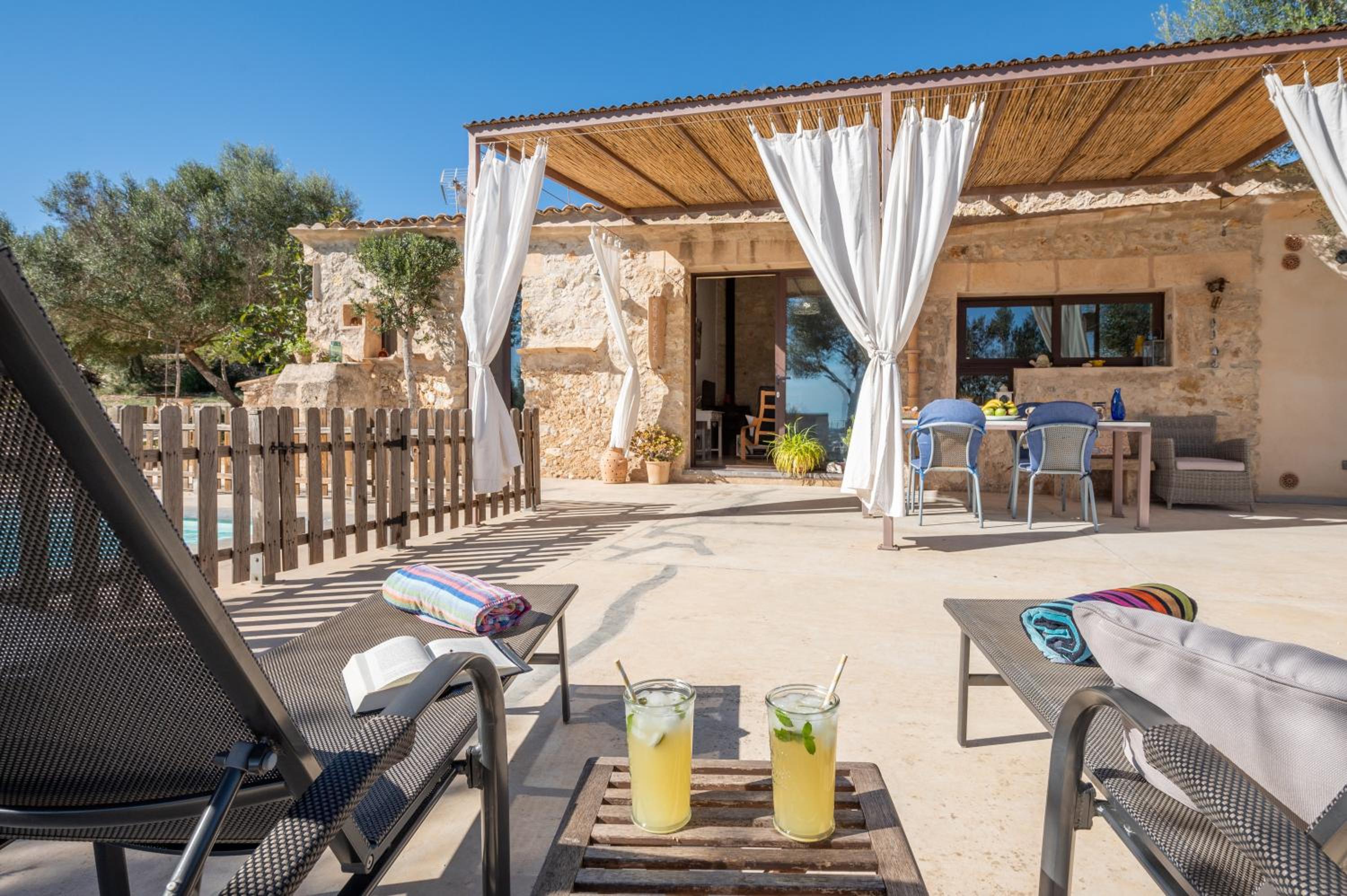 Villa photo 3