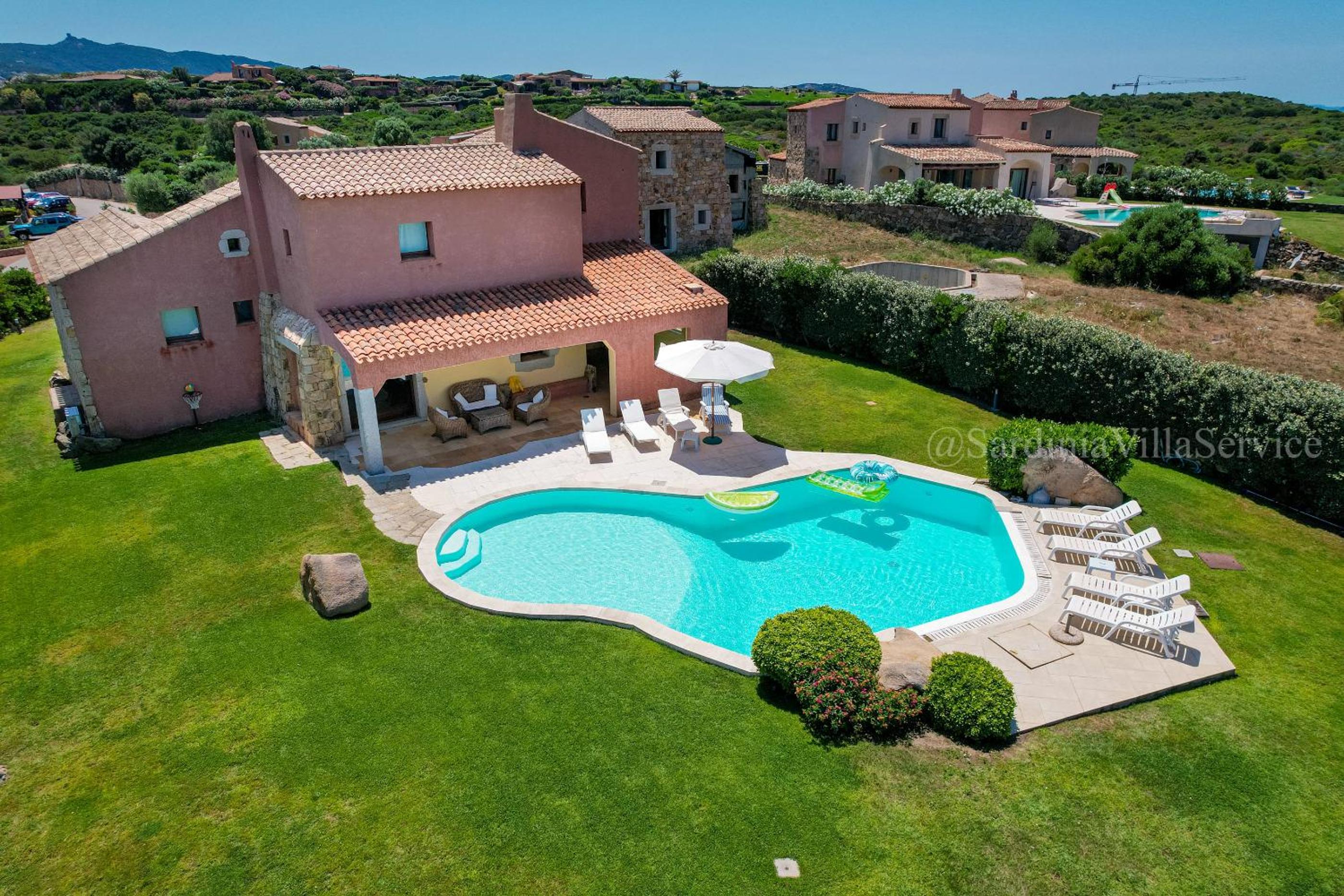 Villa photo 2