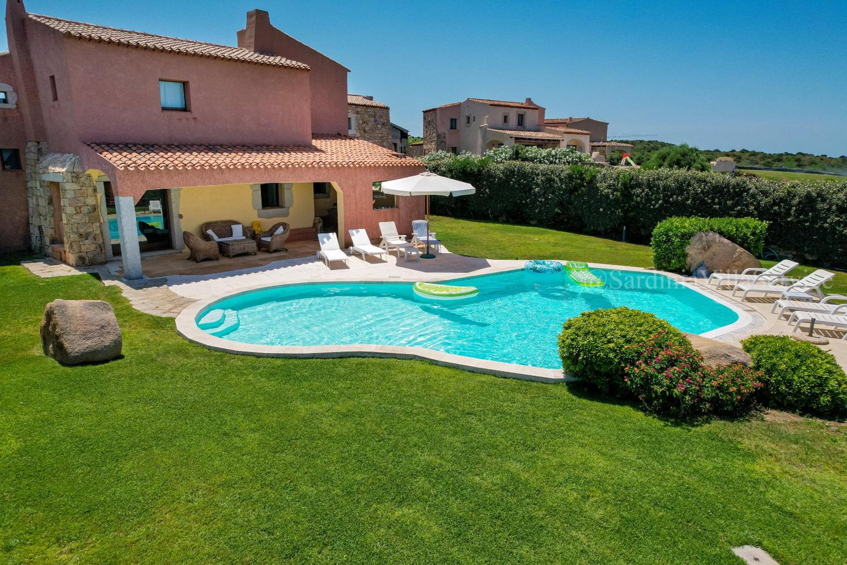 Villa photo 3