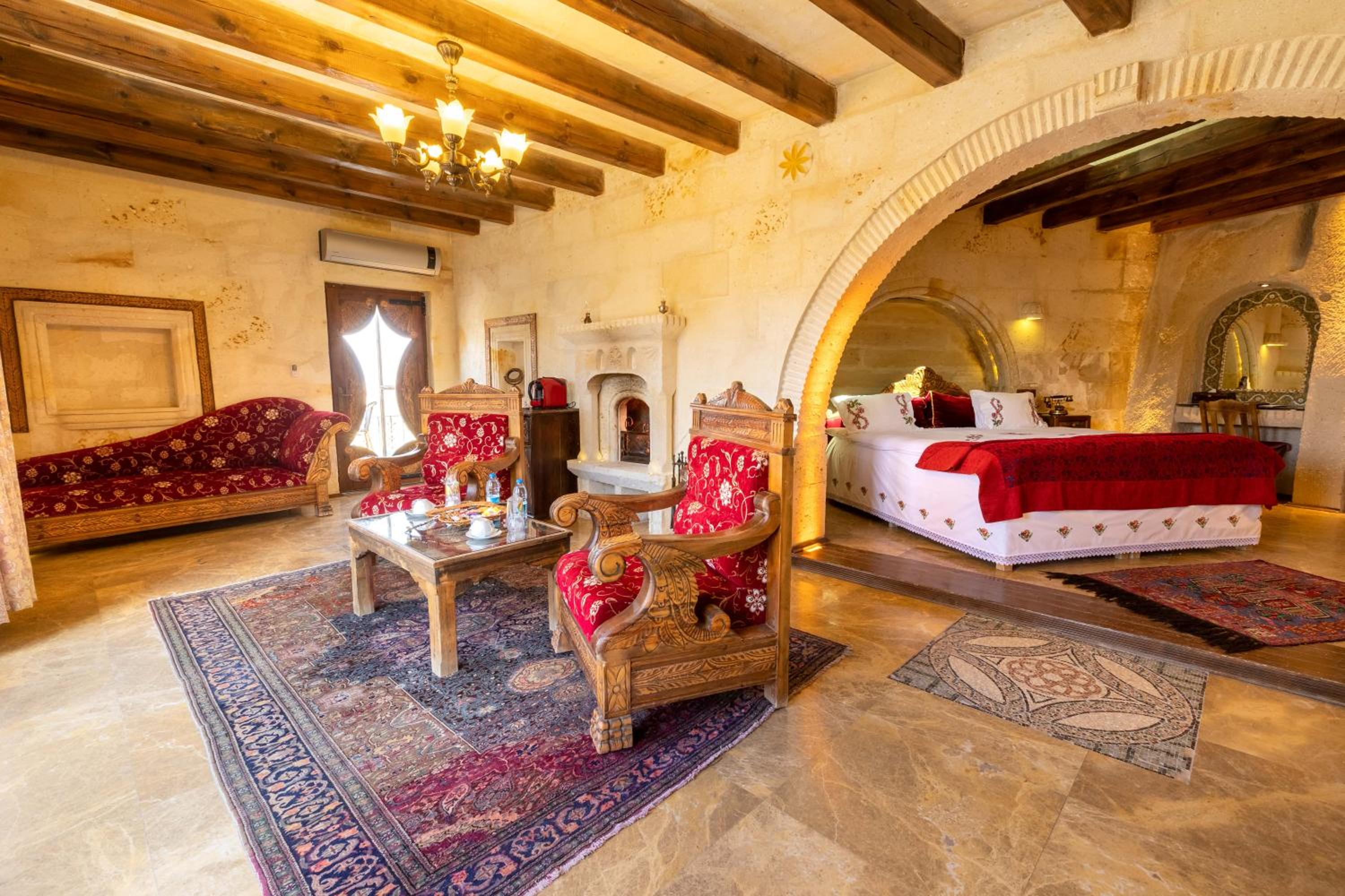Cave Suite - Photo 16