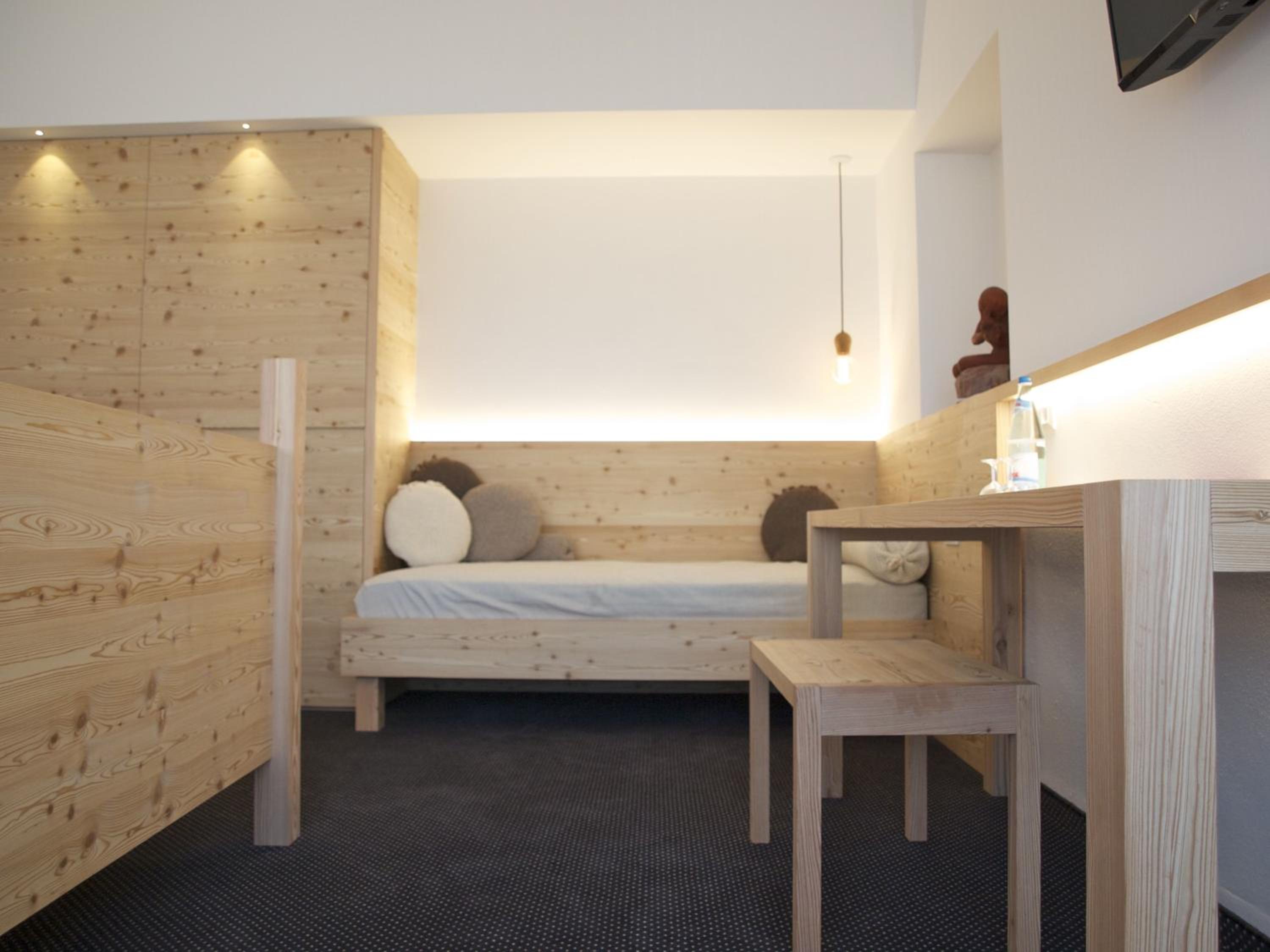 Junior Suite with Balcony - Photo 4