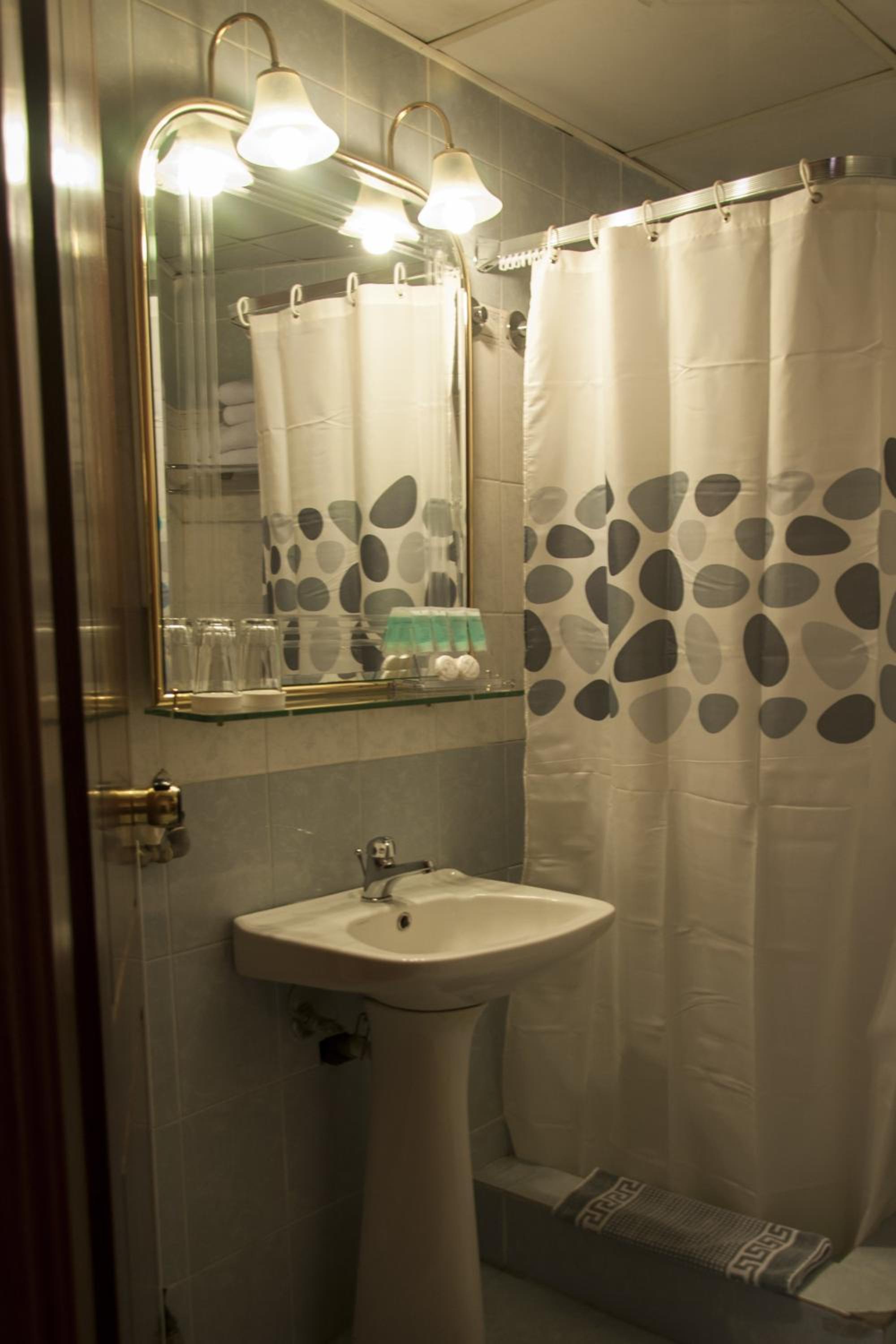 Double or Twin Room - Photo 10