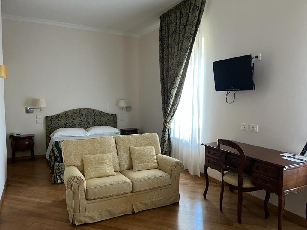 Superior Triple Room photo 3