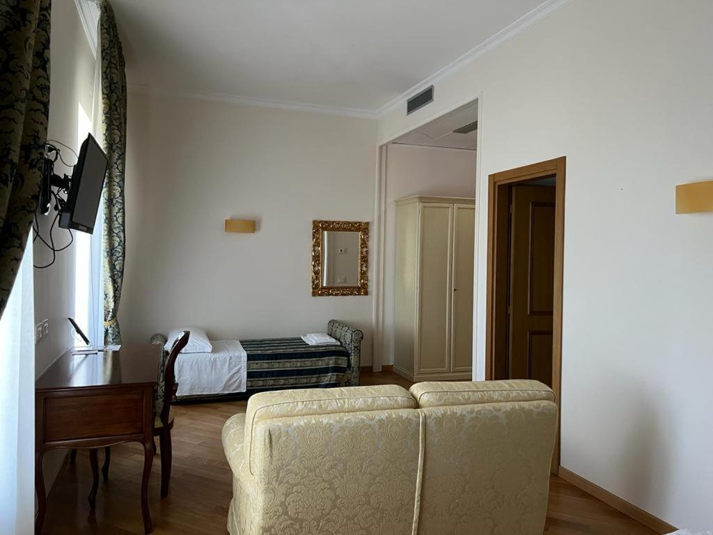Superior Triple Room photo 2
