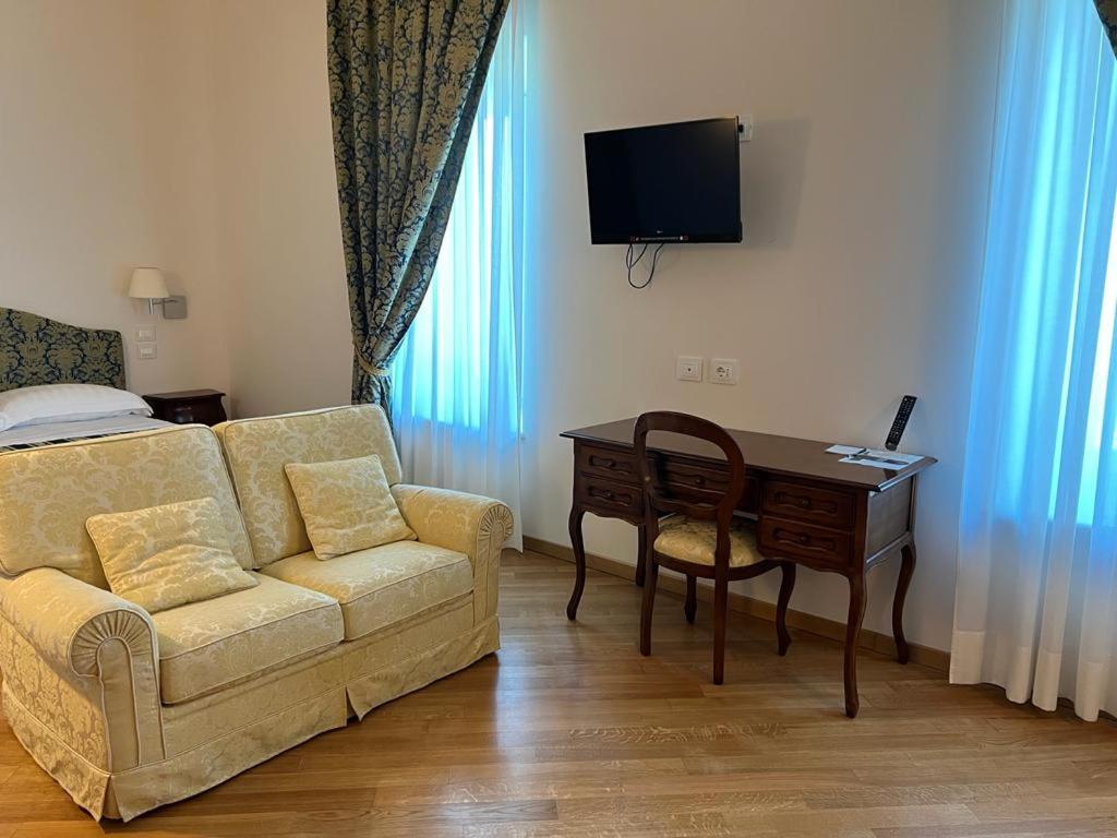 Superior Triple Room photo 2