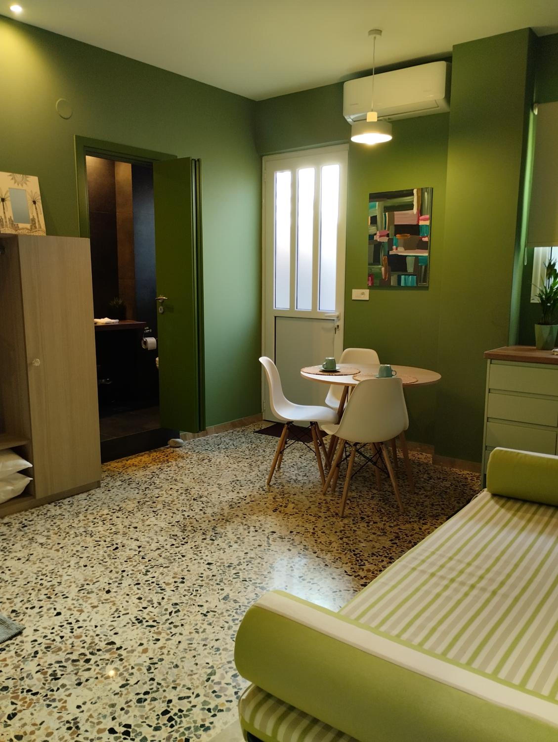 Studio with Garden View - Photo 9