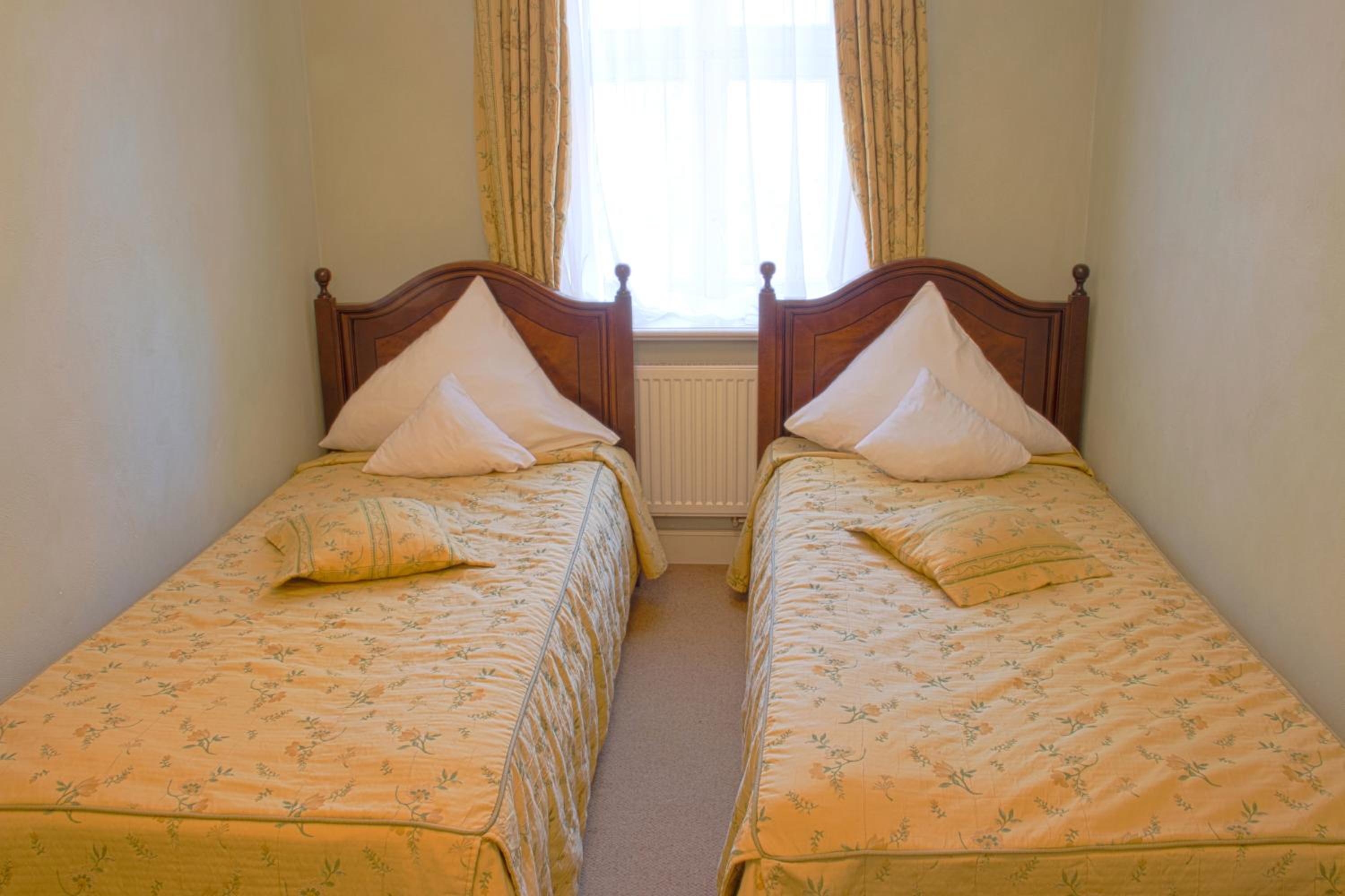 Twin Room - Photo 1