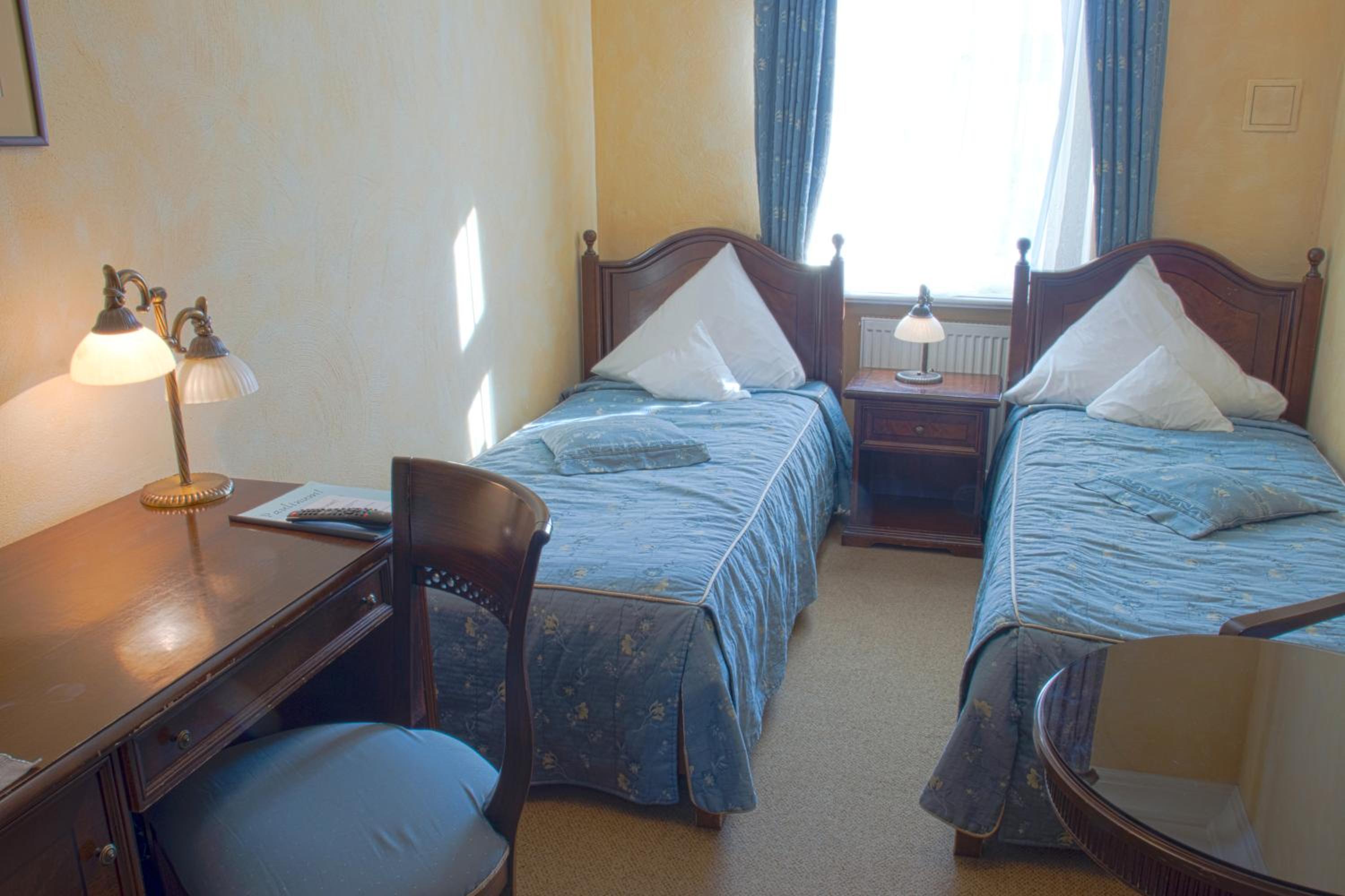 Twin Room - Photo 3