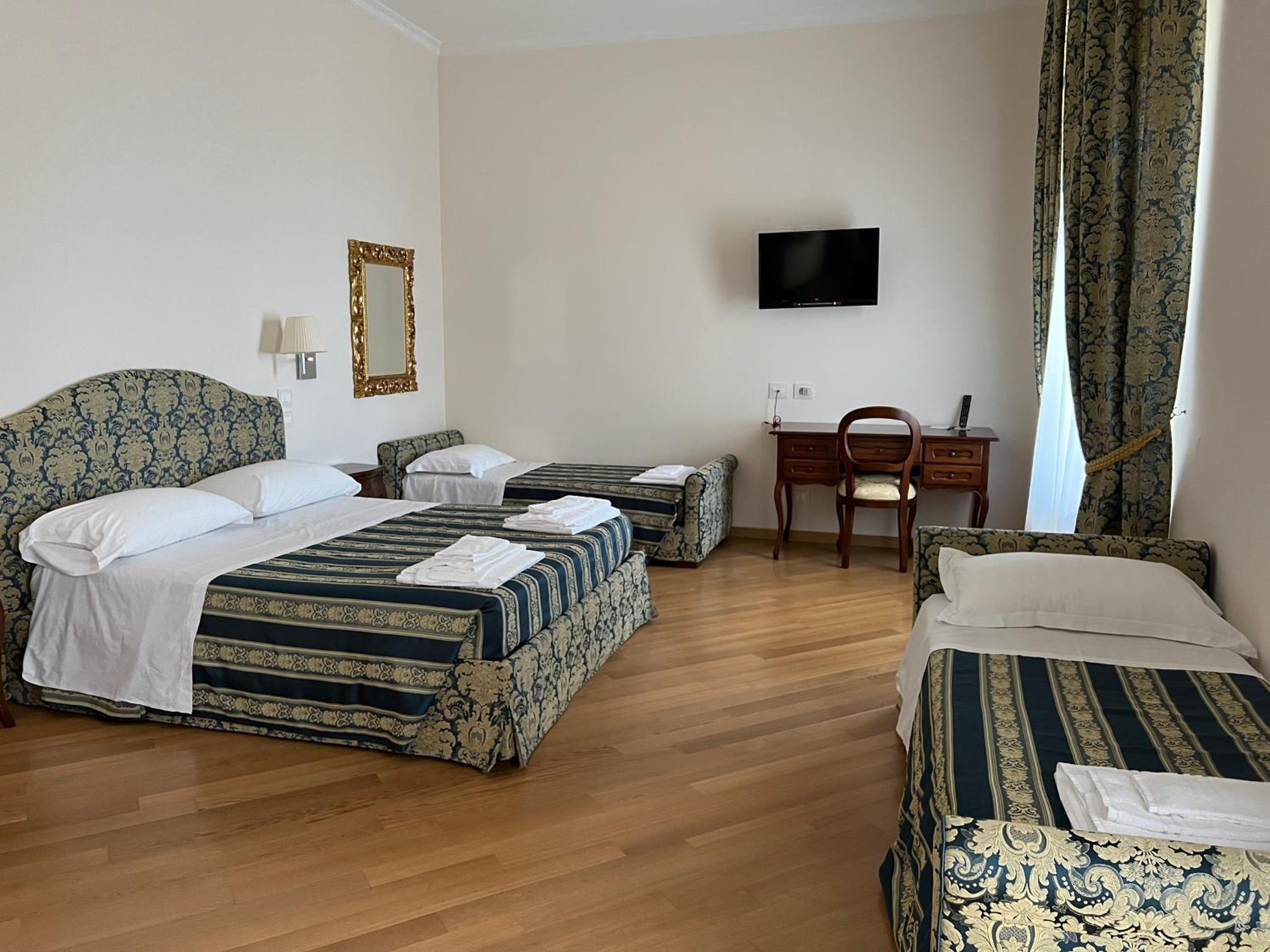Junior Suite with Balcony photo 1