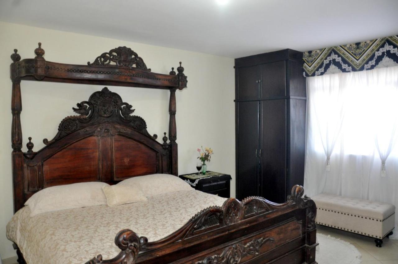 Deluxe King Suite photo 1