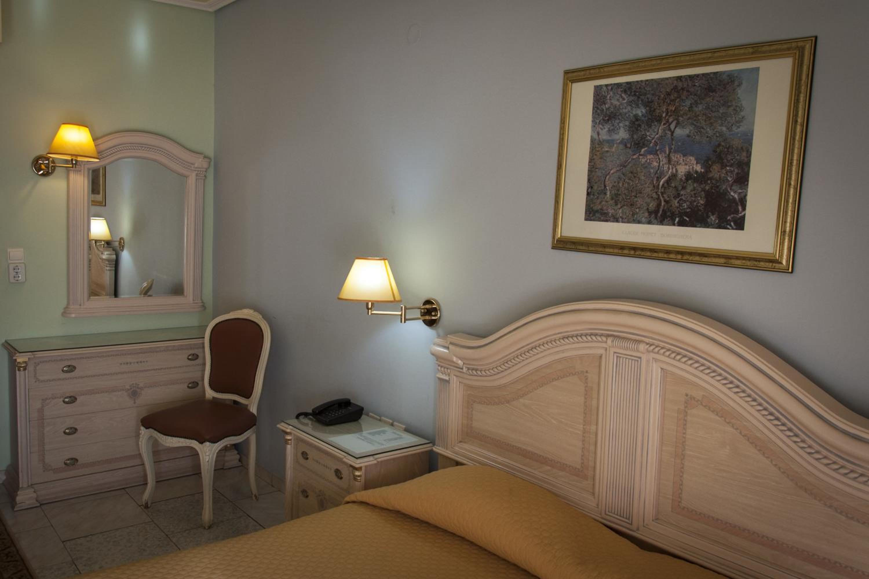 Double or Twin Room - Photo 4