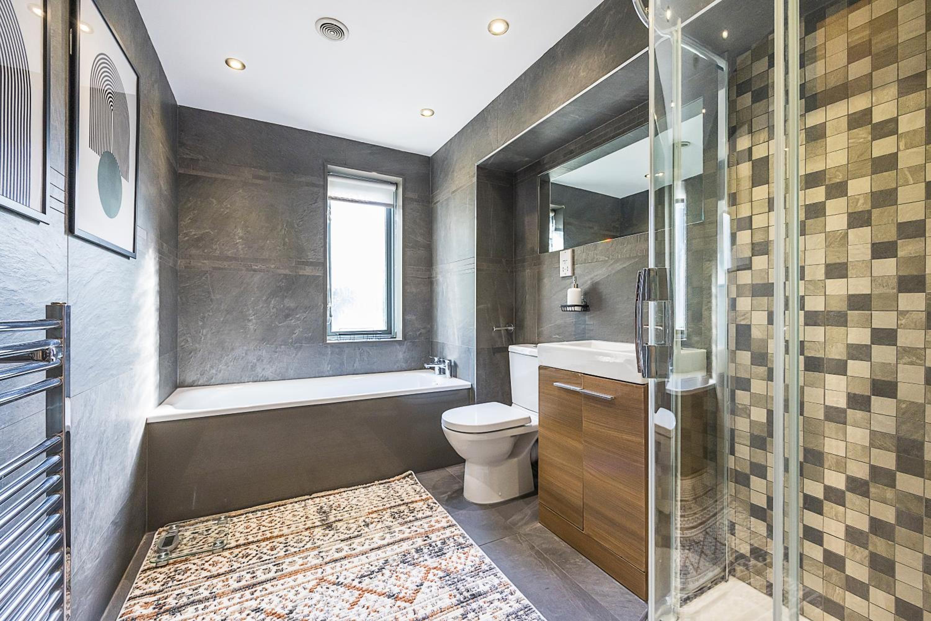 Family Room With Shared Bathroom photo 3