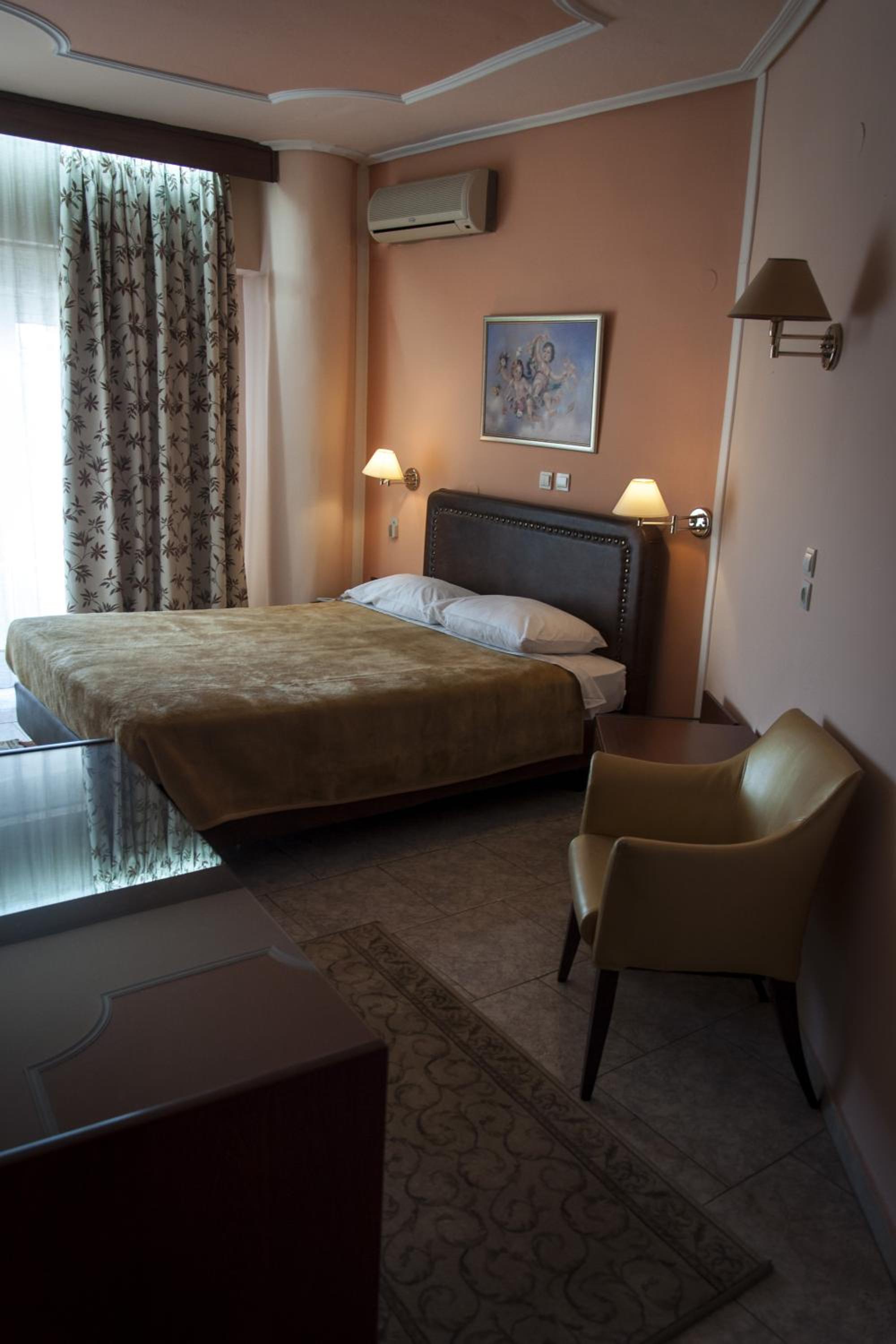 Double or Twin Room - Photo 9