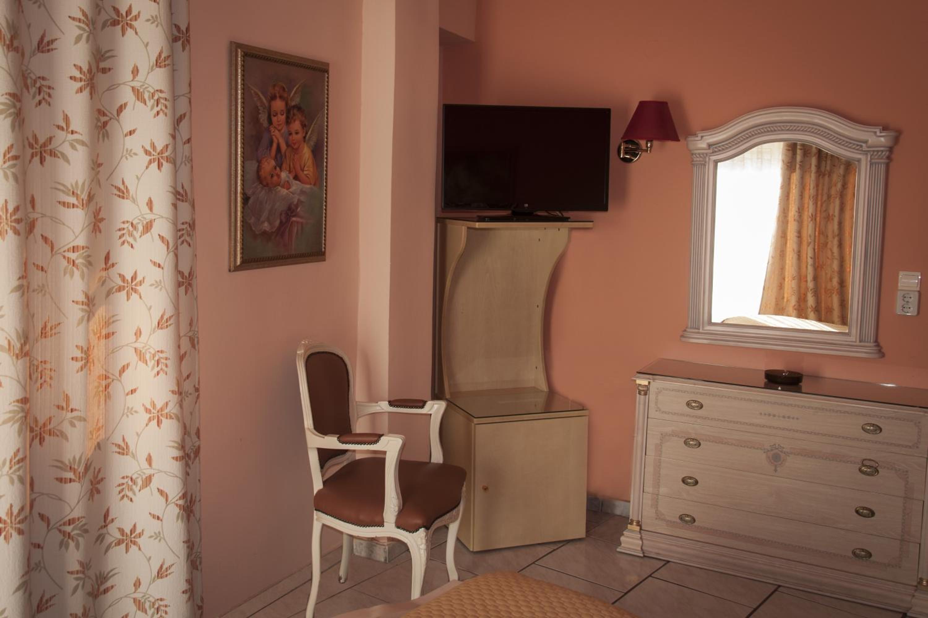 Double or Twin Room - Photo 3