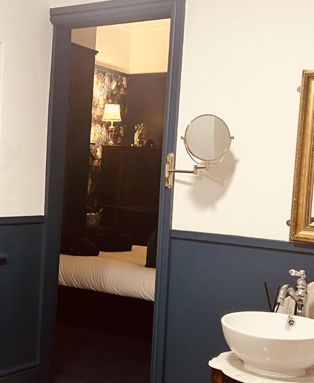 Deluxe King Suite