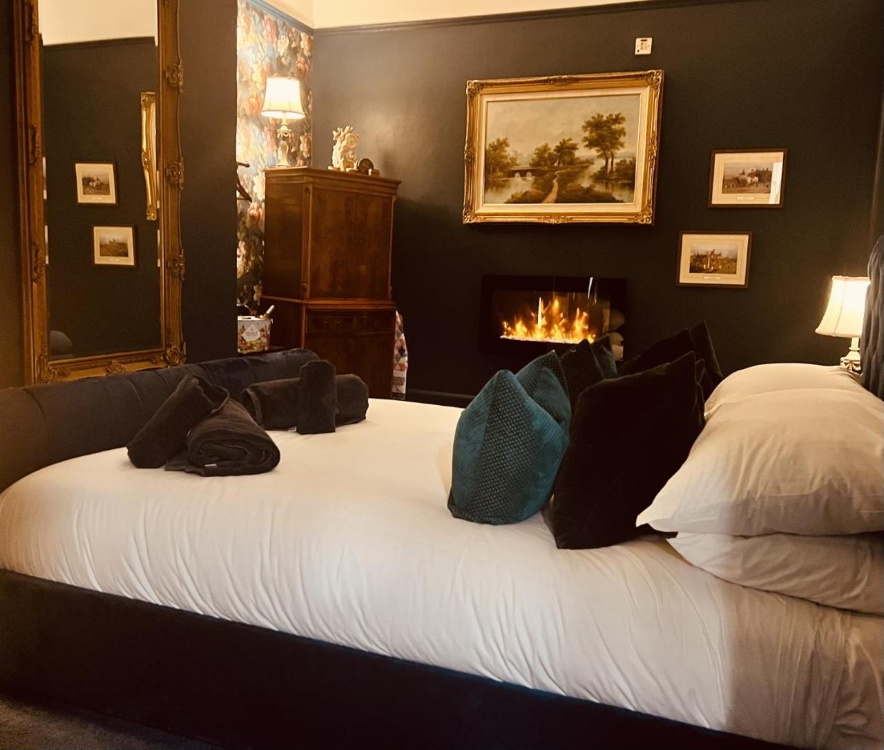 Deluxe King Suite