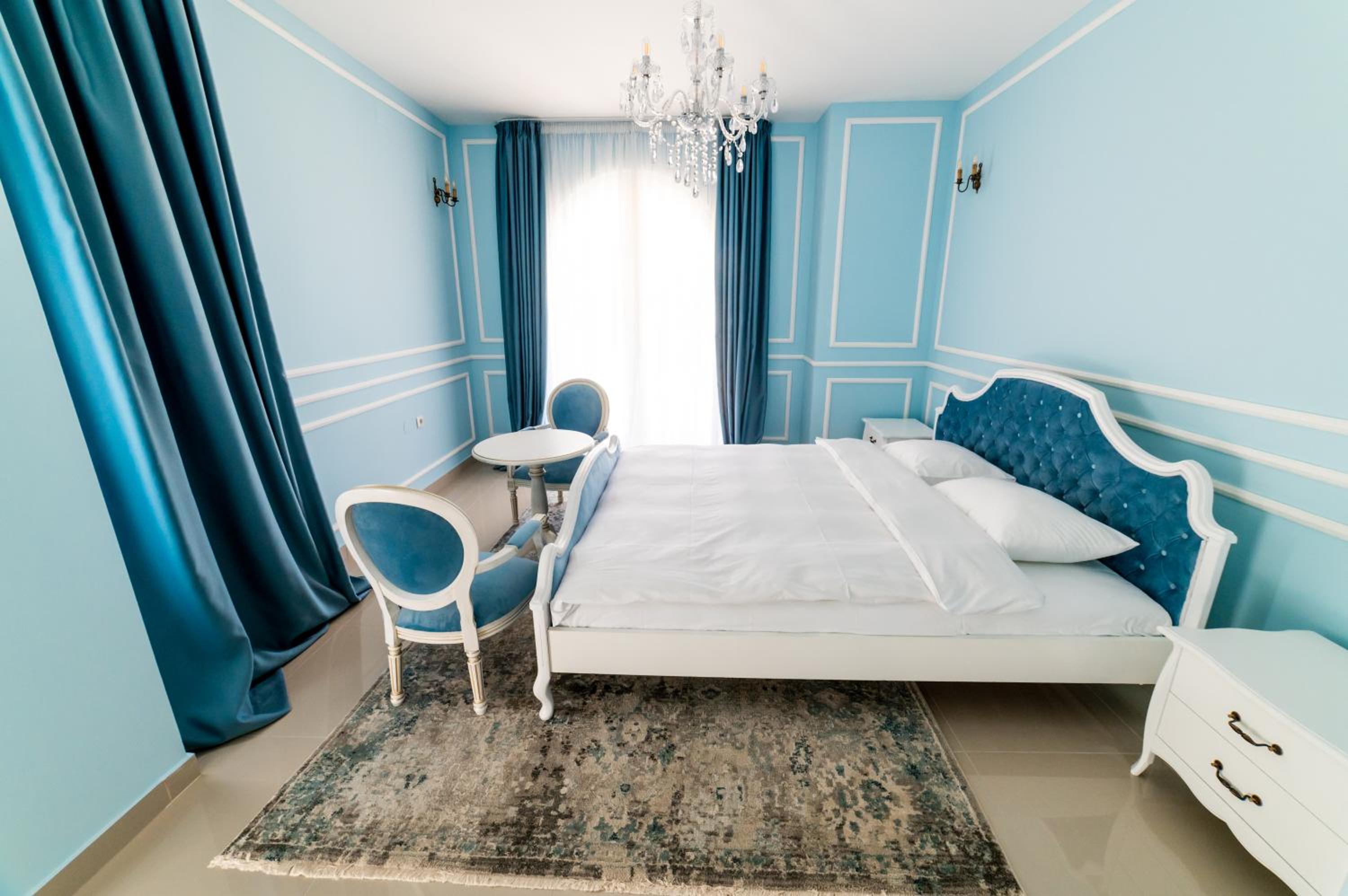 Queen Room photo 1
