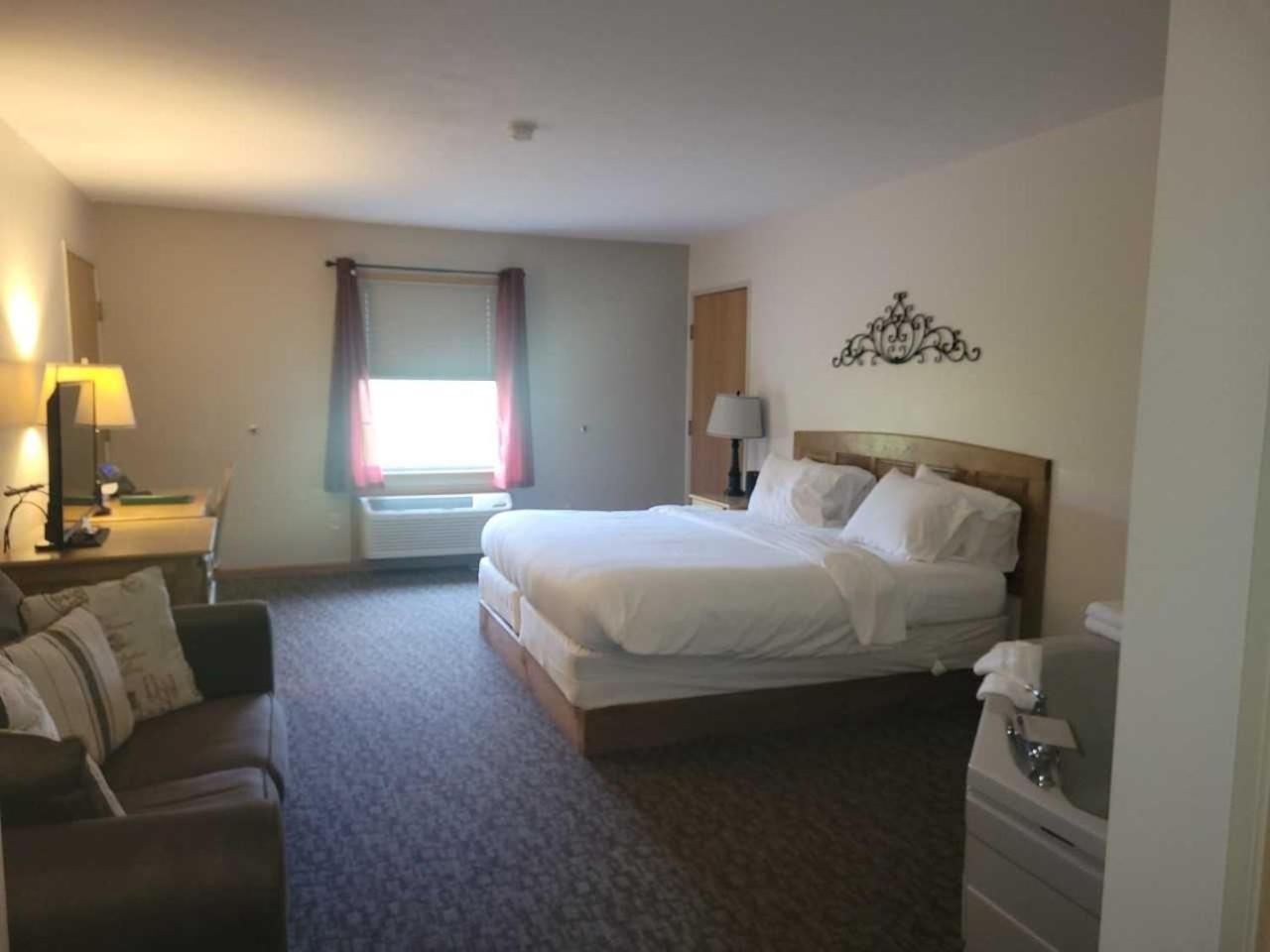 King Room with Spa Bath - Non-Smoking photo 1