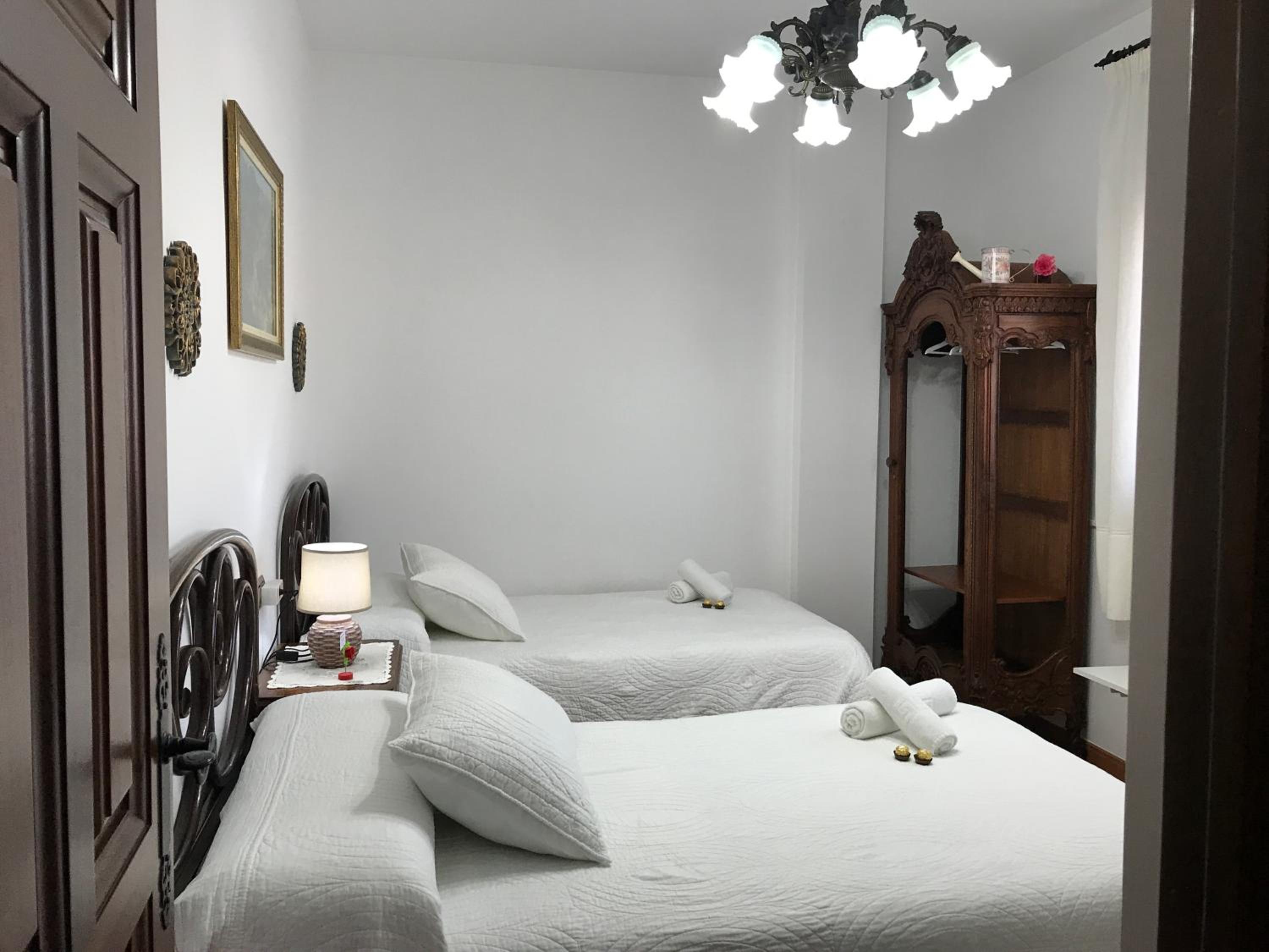 Twin Room with Shared Bathroom photo 2