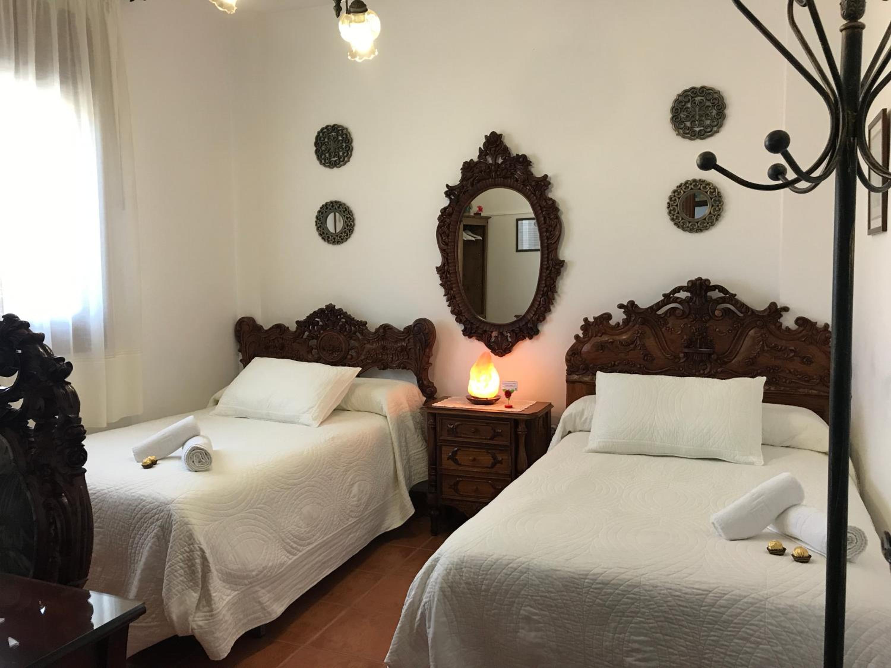 Habitación Estándar con Dos Camas y Baño Compartido