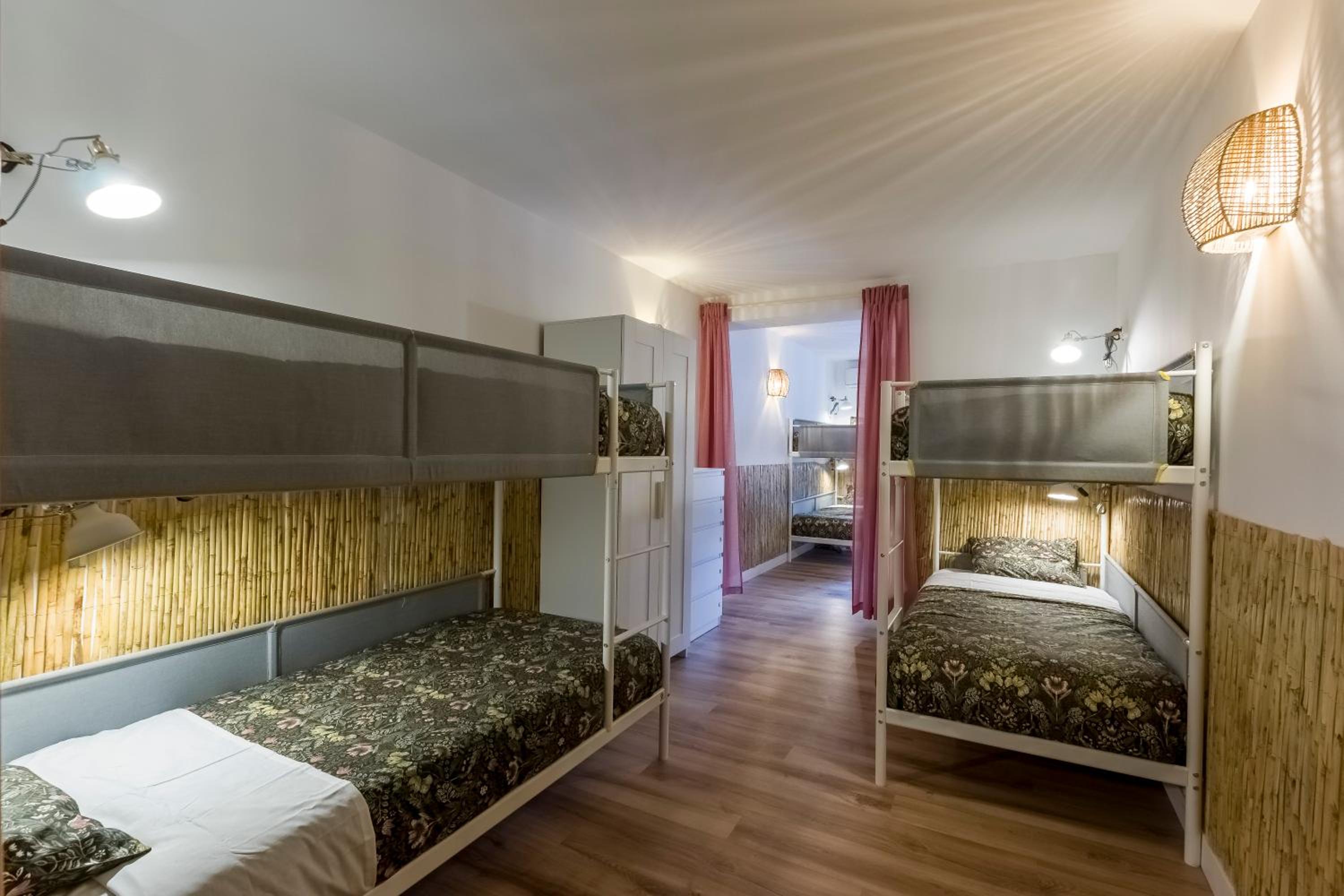 Bed in 8-Bed Dormitory Room photo 3