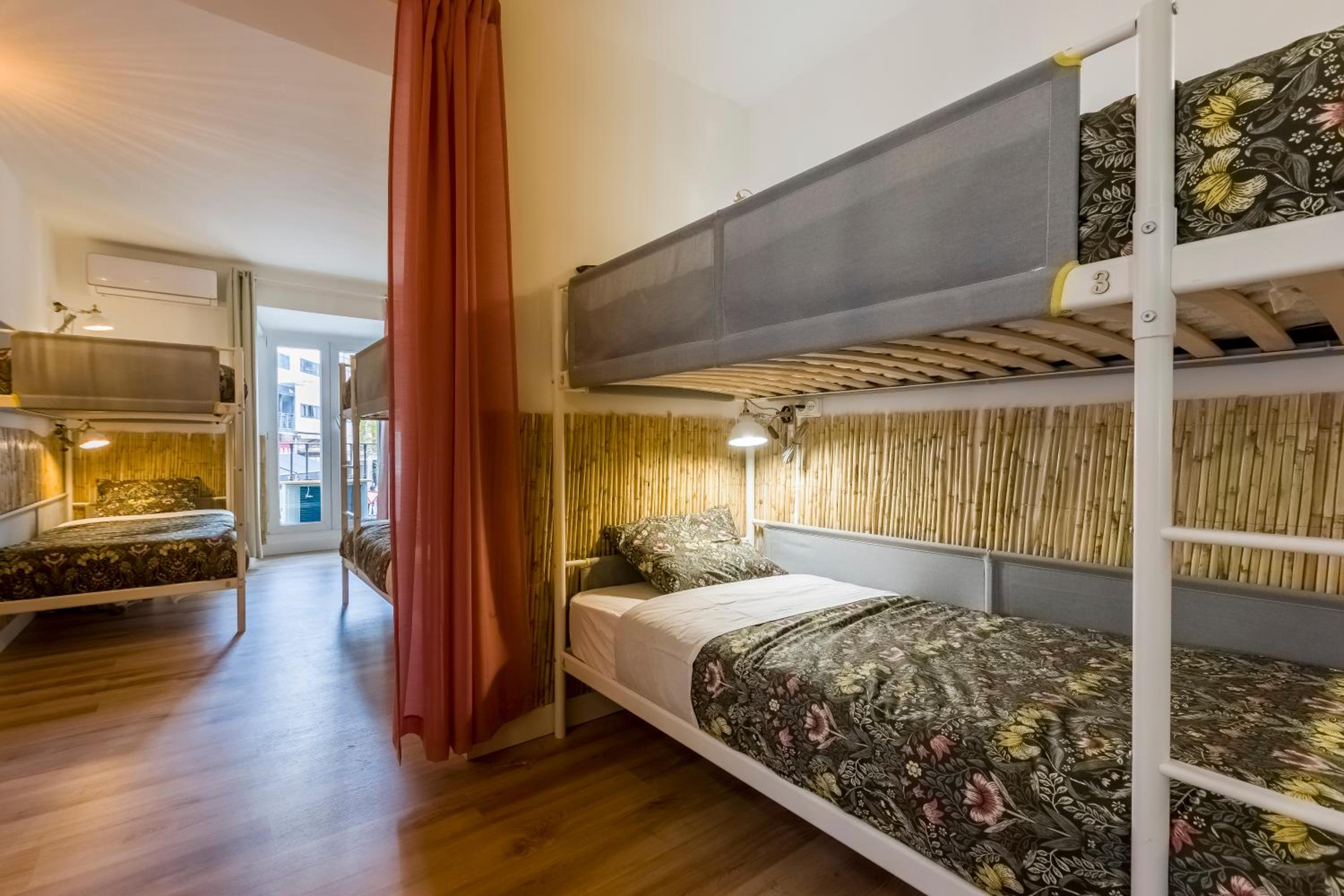Cama en habitación compartida para 8 personas