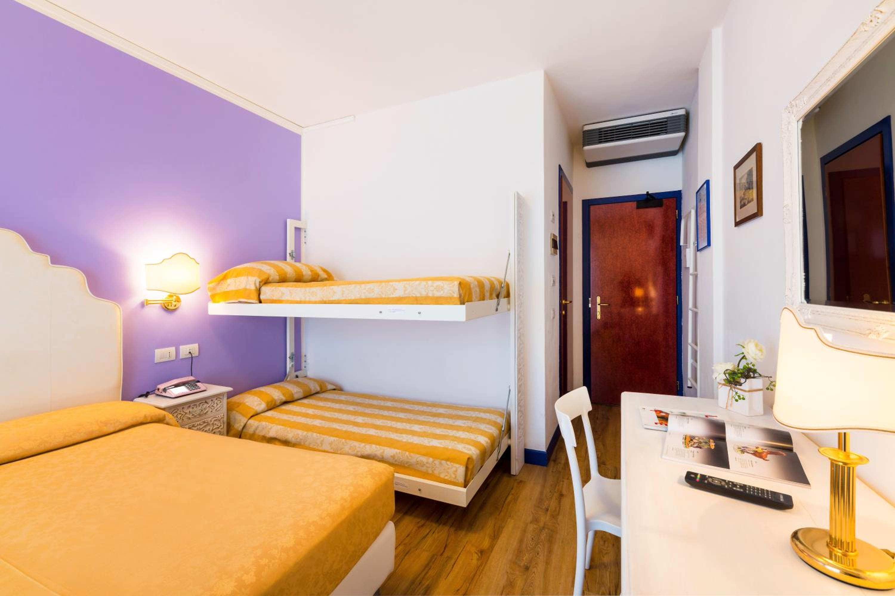 Quadruple Room - Photo 3