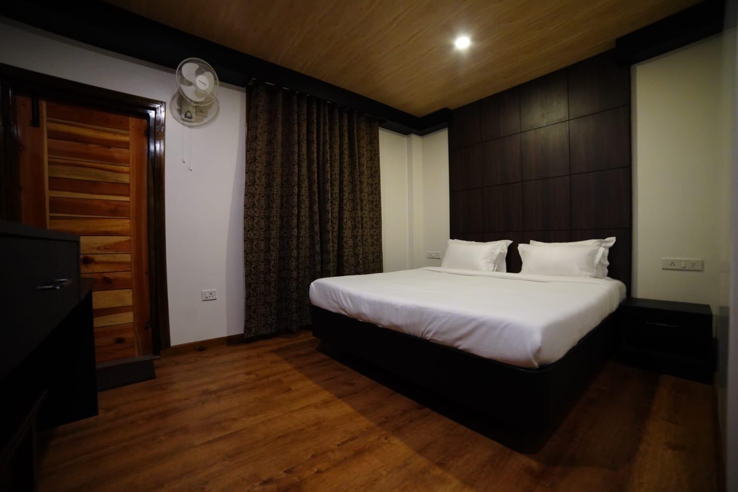 Standard King Room photo 1
