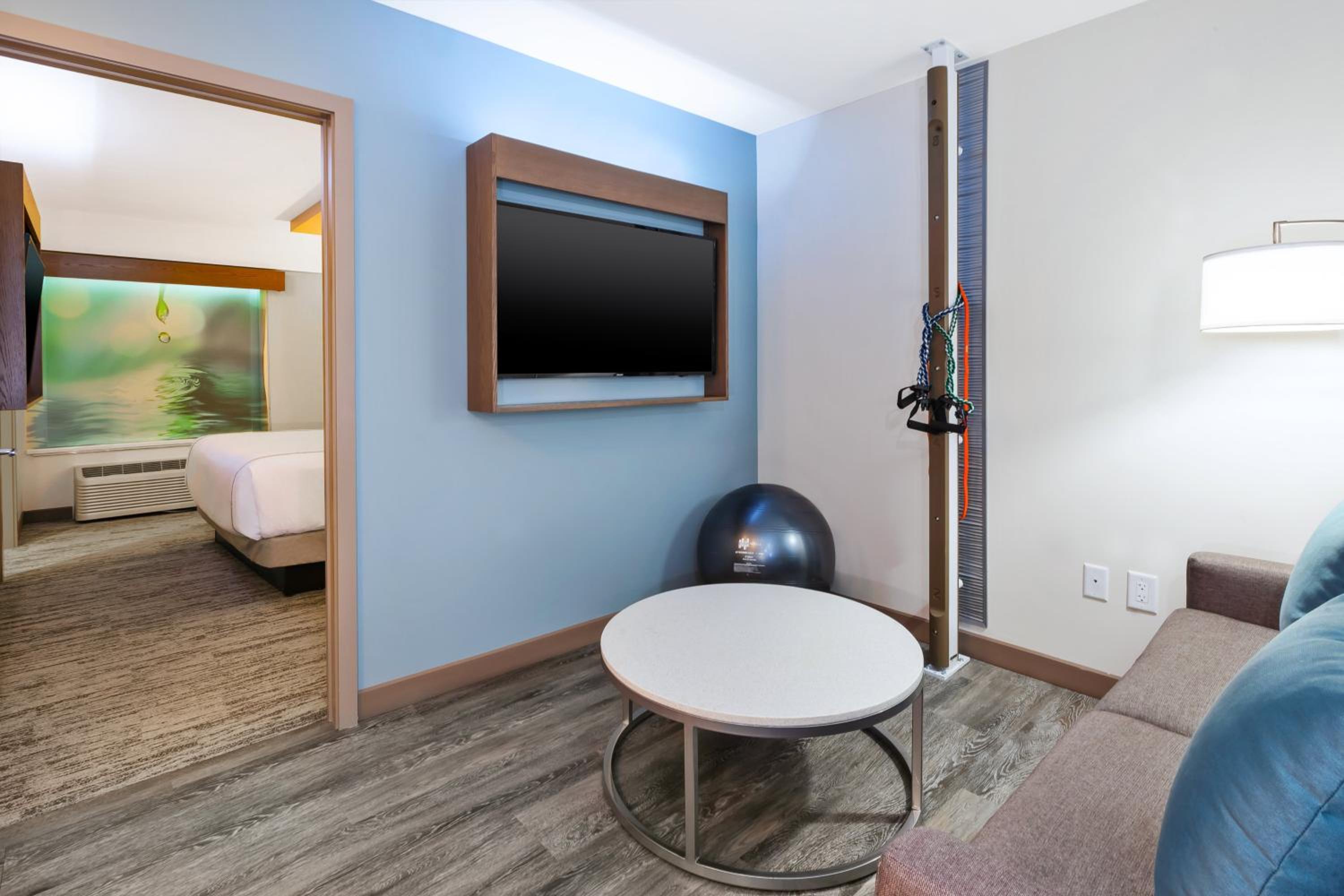 One-Bedroom Suite with Sofa Bed - Photo 2