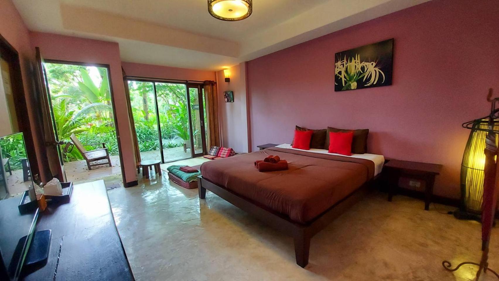 Double Room with Pool View - Photo 3