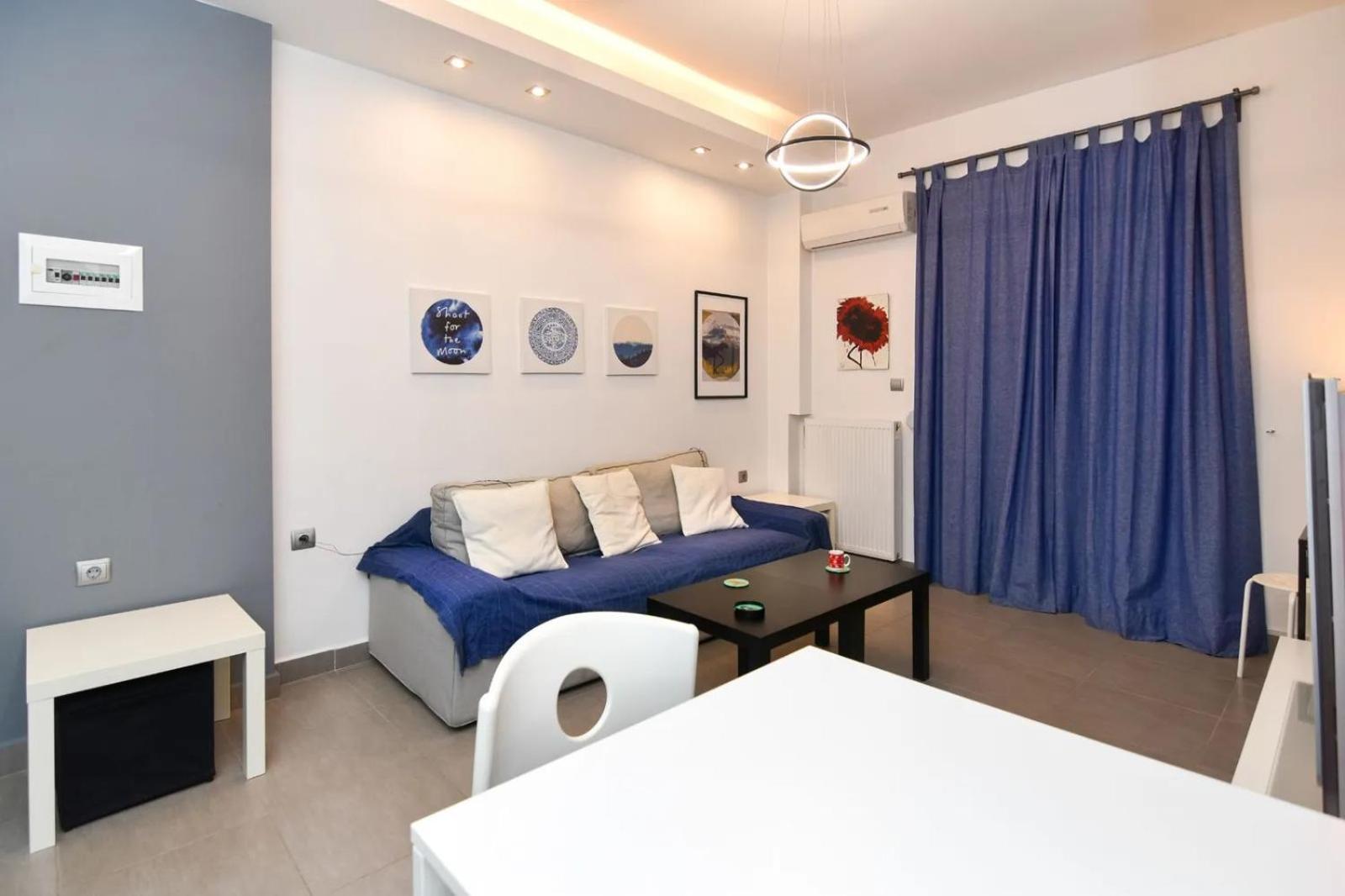 One-Bedroom Apartment - Photo 1