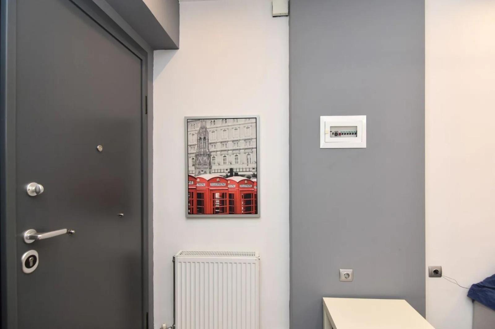 One-Bedroom Apartment - Photo 4