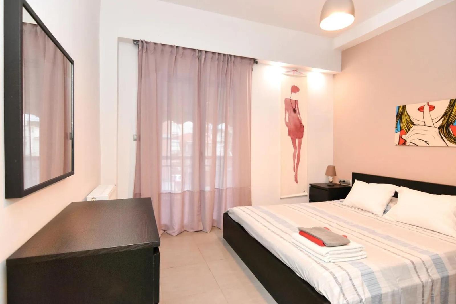One-Bedroom Apartment - Photo 12